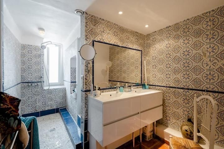 Guest Bedroom In Private Home, Quiet, Elegant, 10 Mins To Beach, 1 Triple And 1 Double Bedrooms *