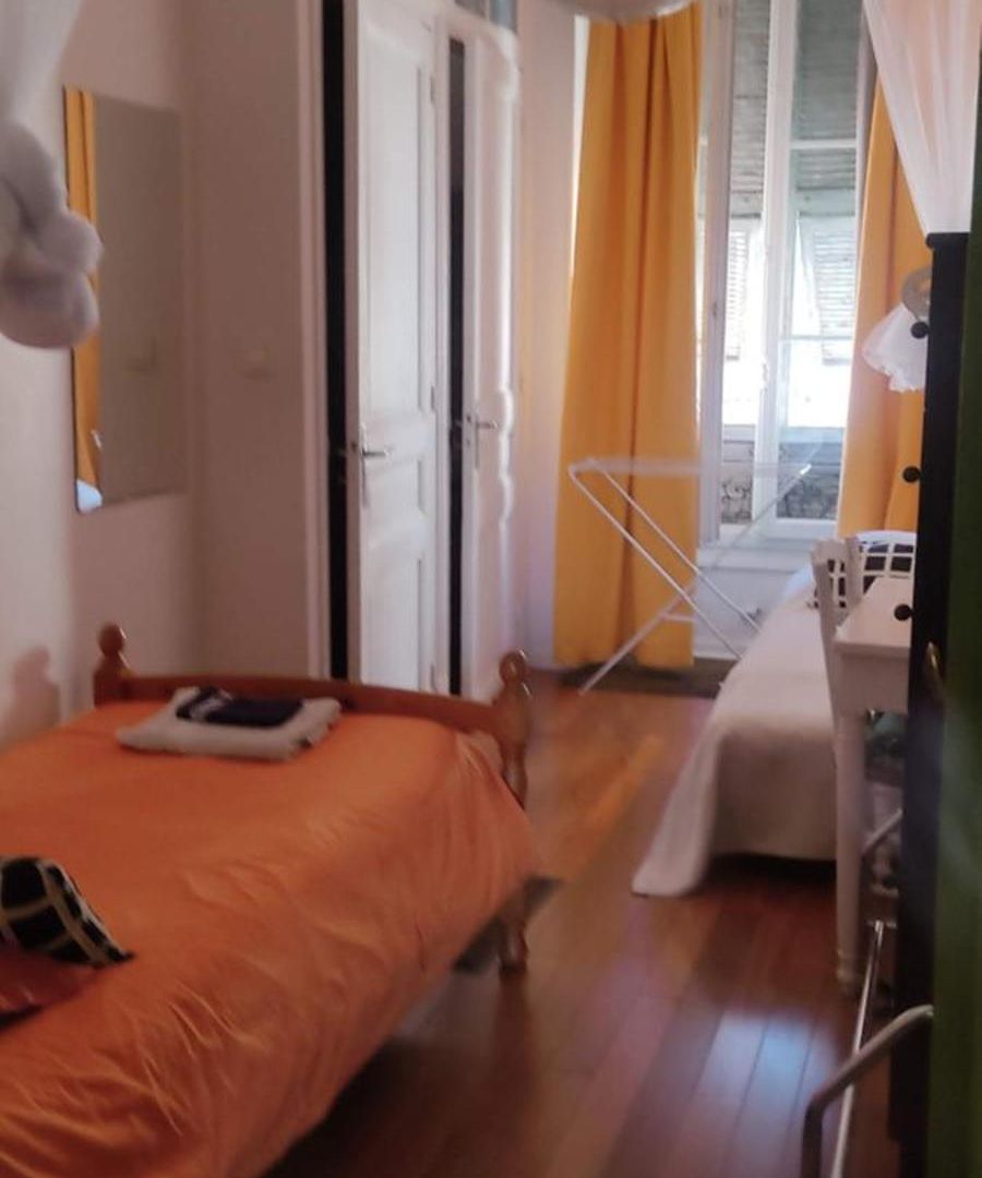 Guest Bedroom In Private Home, Quiet, Elegant, 10 Mins To Beach, 1 Triple And 1 Double Bedrooms * Nice