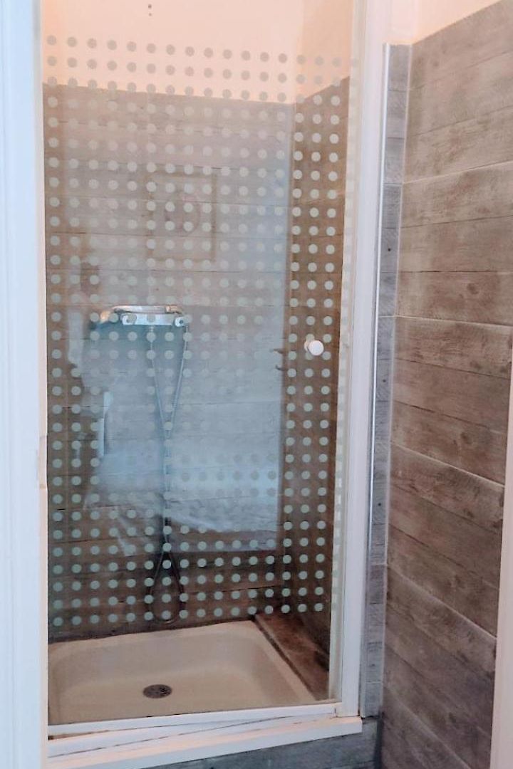 Guest Bedroom In Private Home, Quiet, Elegant, 10 Mins To Beach, 1 Triple And 1 Double Bedrooms Séjour chez l'habitant Nice