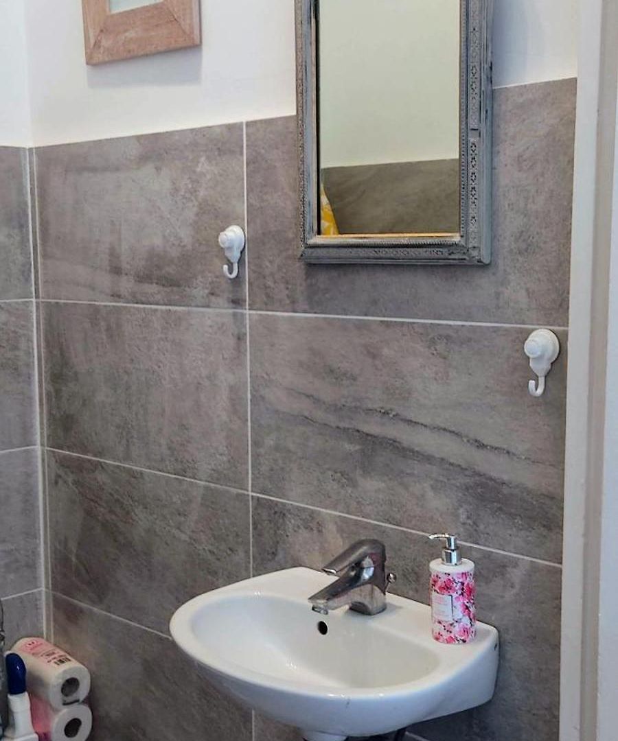 Guest Bedroom In Private Home, Quiet, Elegant, 10 Mins To Beach, 1 Triple And 1 Double Bedrooms Séjour chez l'habitant