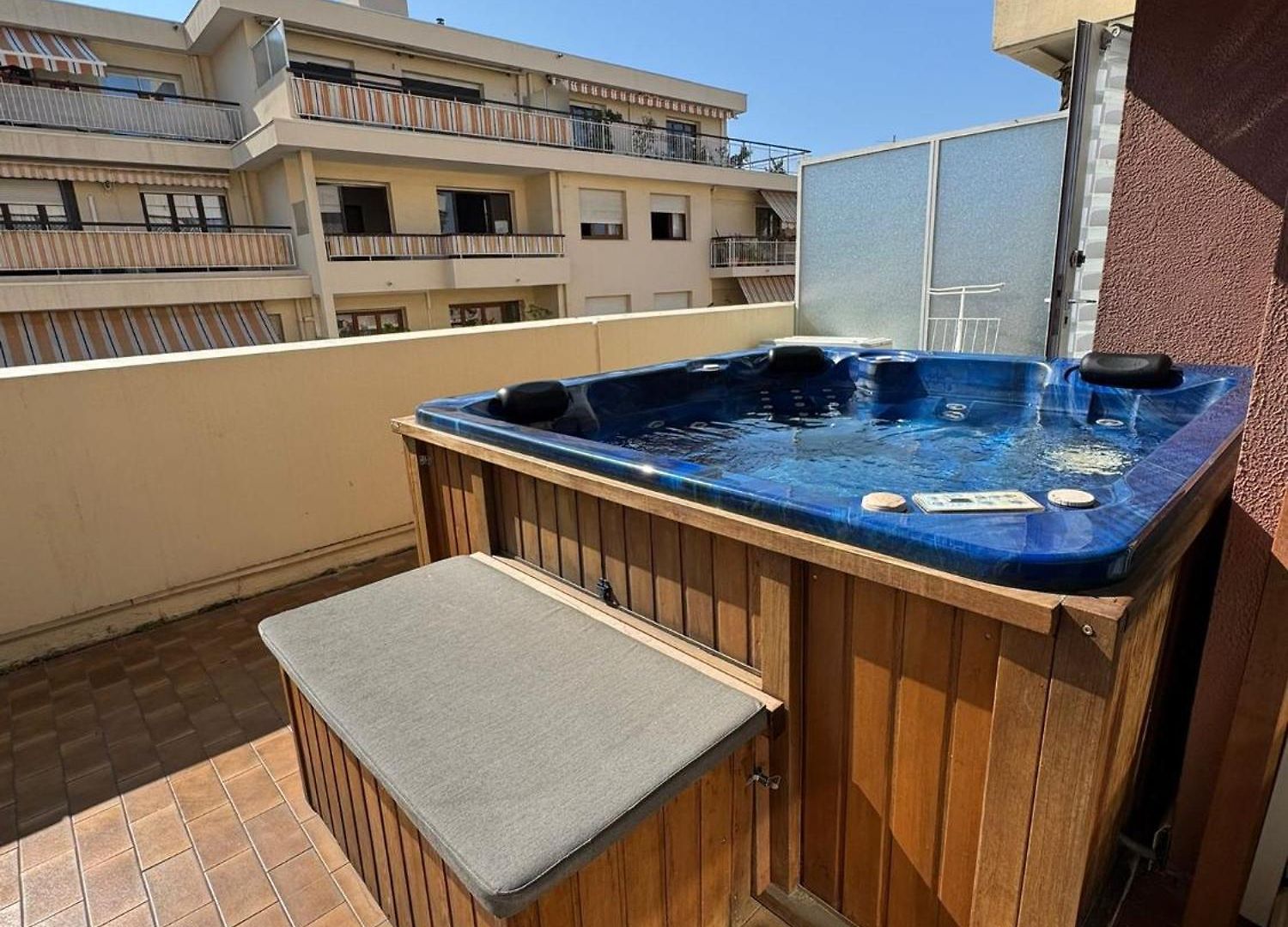 Apartment Siena - 6 Personnes Avec Terrasse Et Jacuzzi Plein Coeur Centre-ville Quartier Du Port De Nice