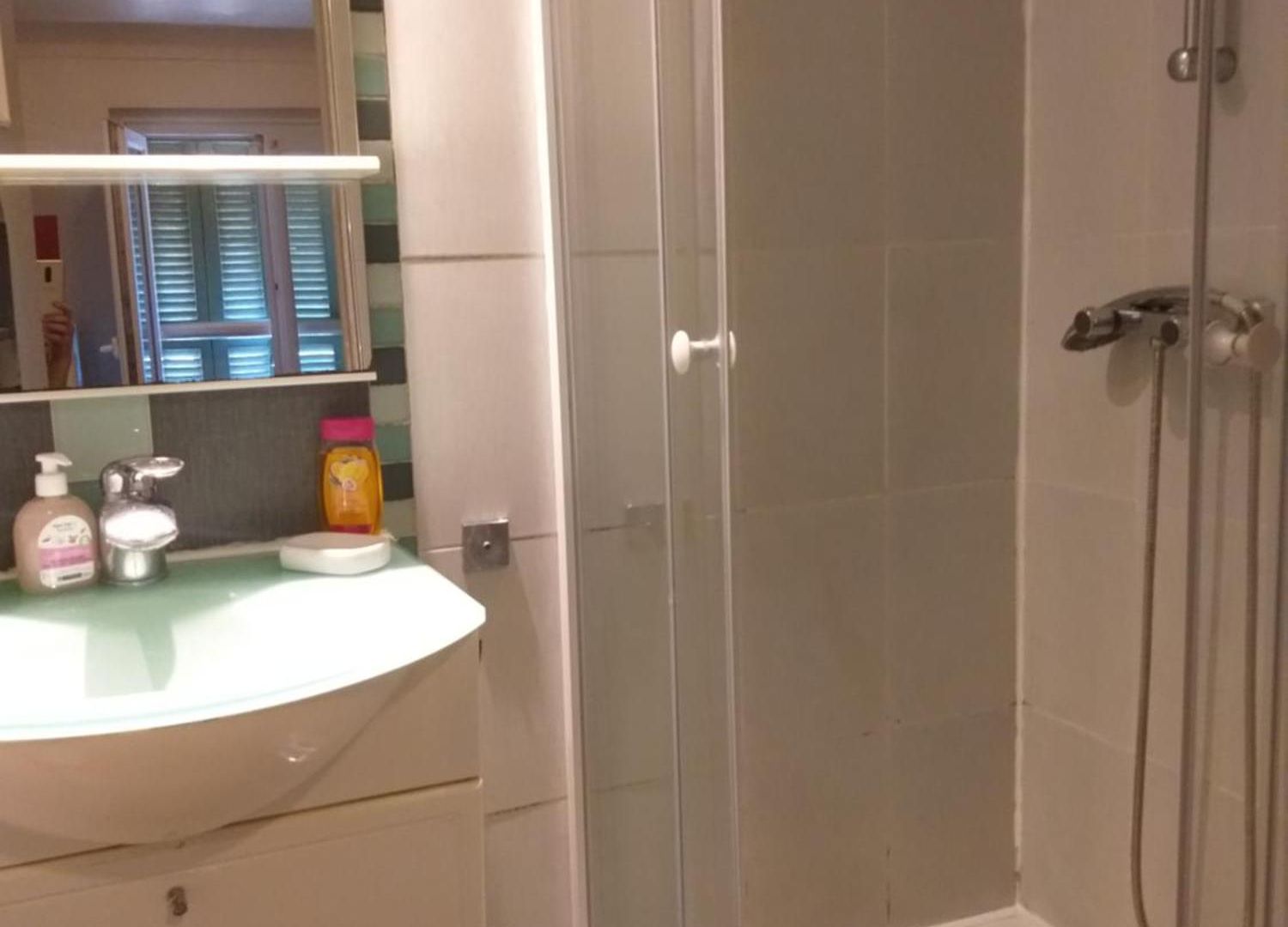 1 Pièce à Deux Pas De La Et à 10min Du Centre Et La Gare 15 Minutes De L'aéroport Appartement