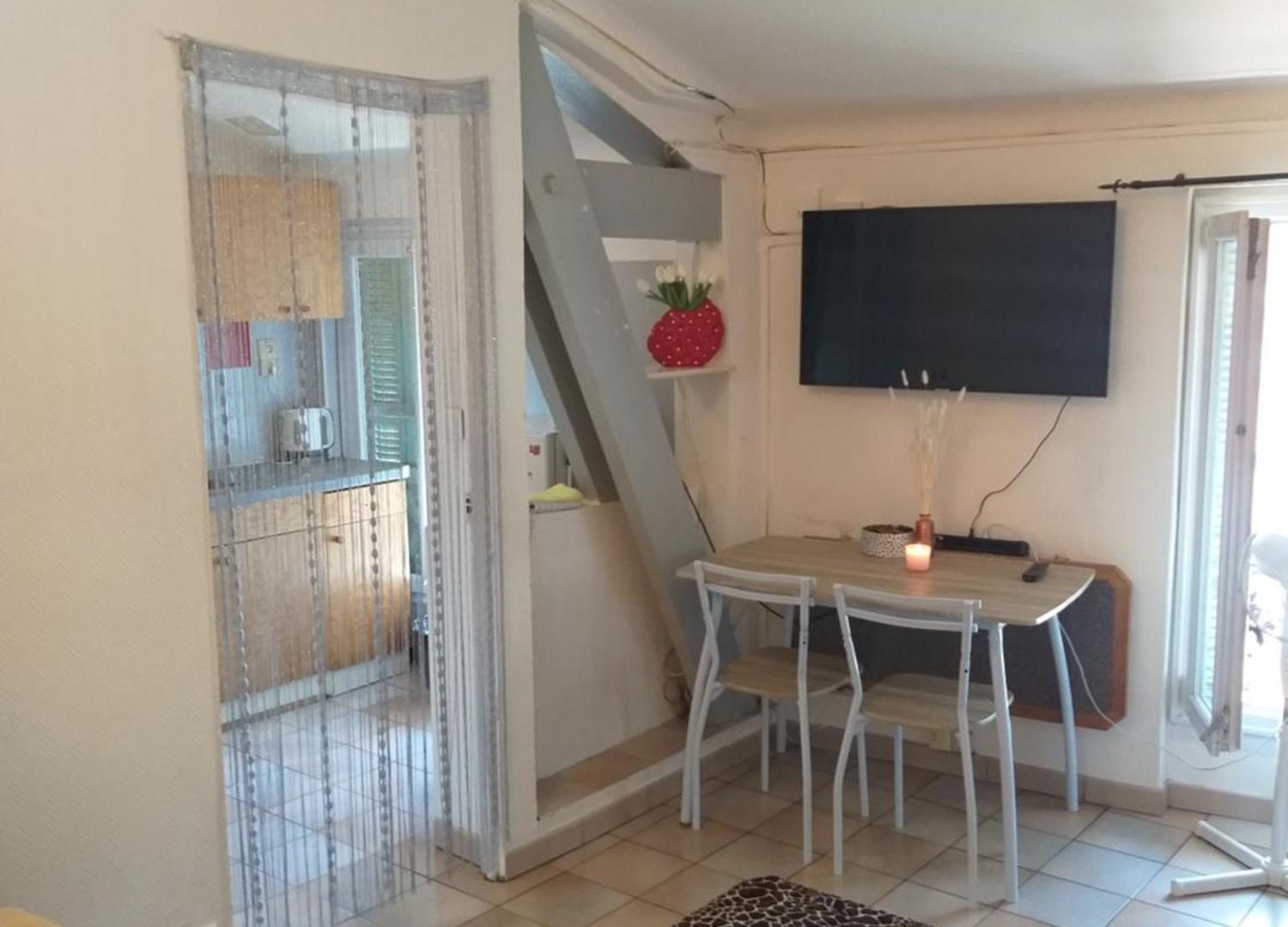 1 Pièce à Deux Pas De La Et à 10min Du Centre Et La Gare 15 Minutes De L'aéroport Appartement *