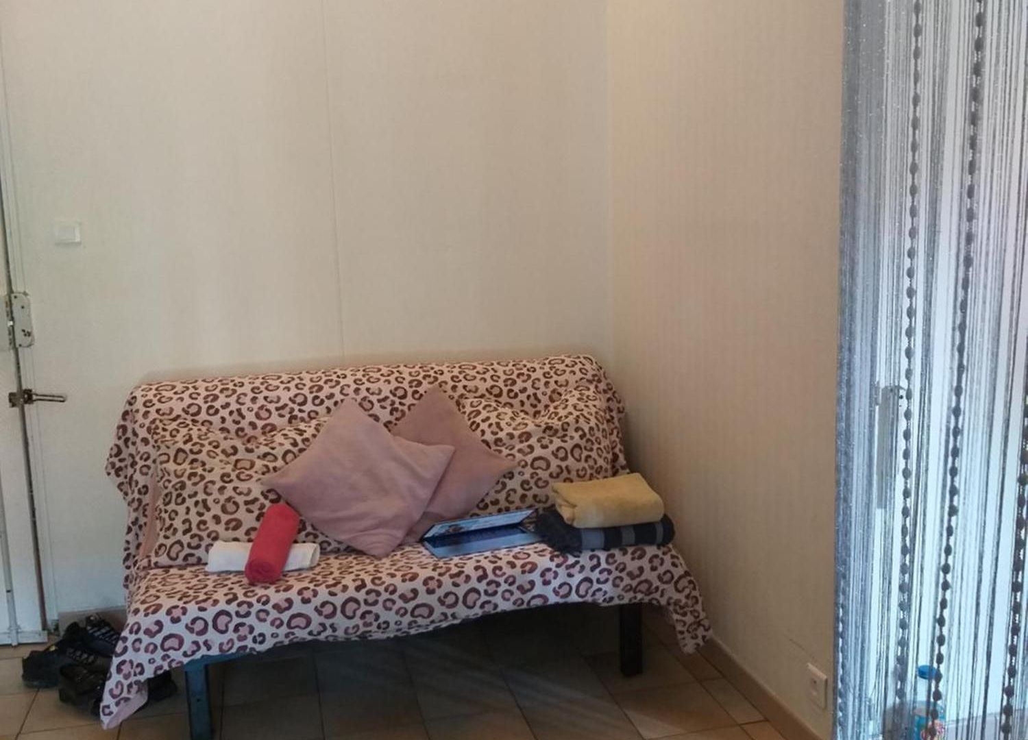 Appartement 1 Pièce à Deux Pas De La Et à 10min Du Centre Et La Gare 15 Minutes De L'aéroport *