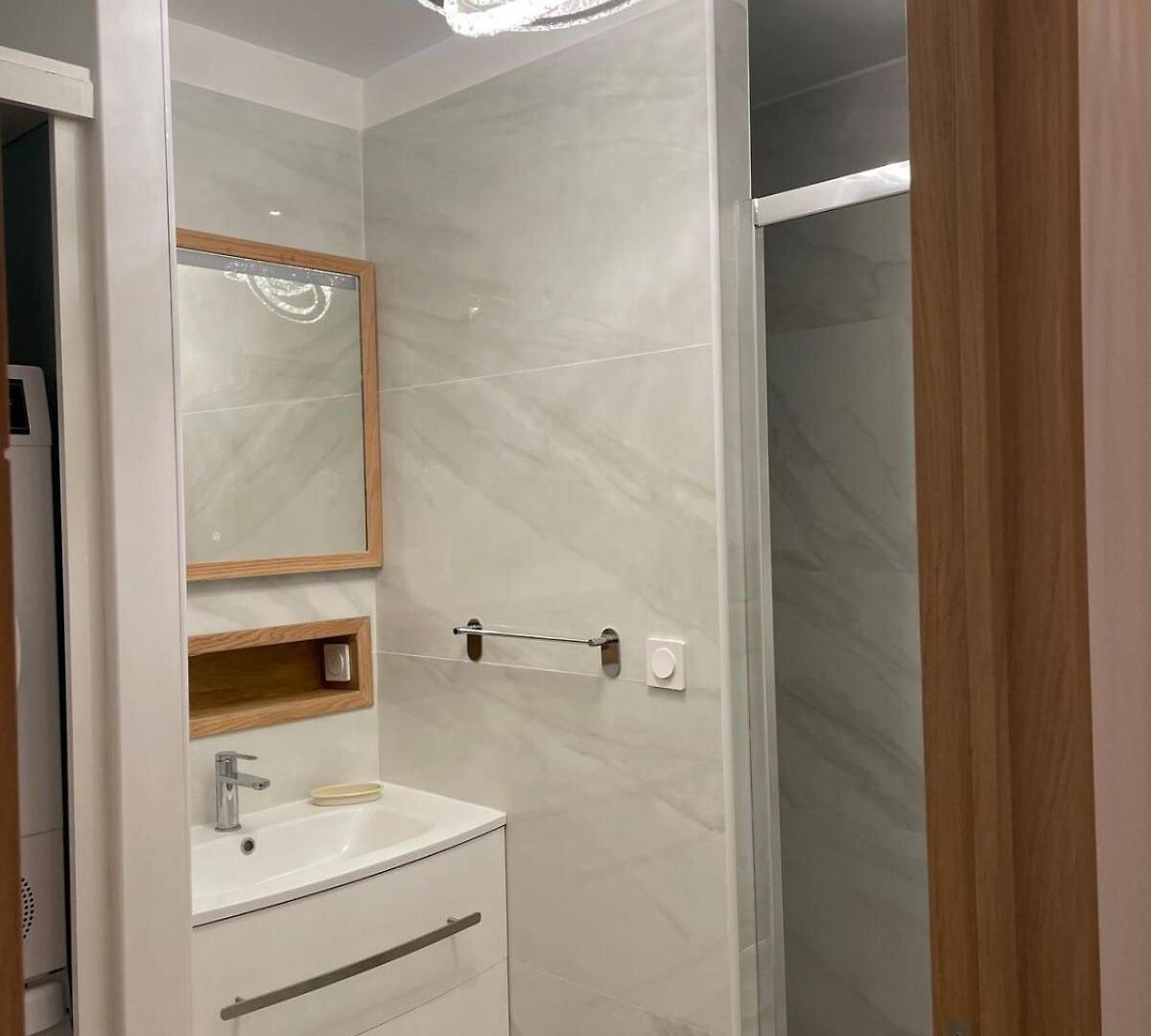 Recently Renovated In Quiet Area In Heart Of Old Apartment