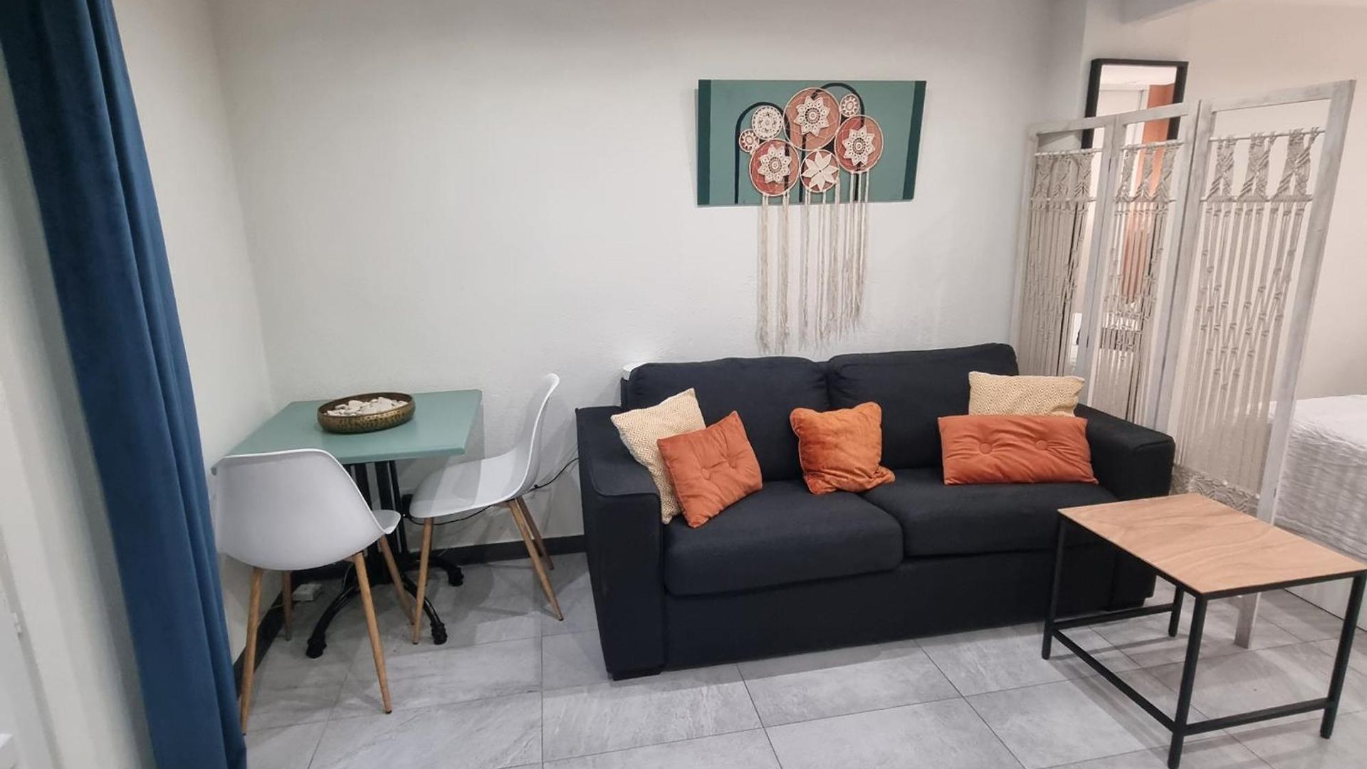 Spacious Full Of Charm, Recently Updated Apartment