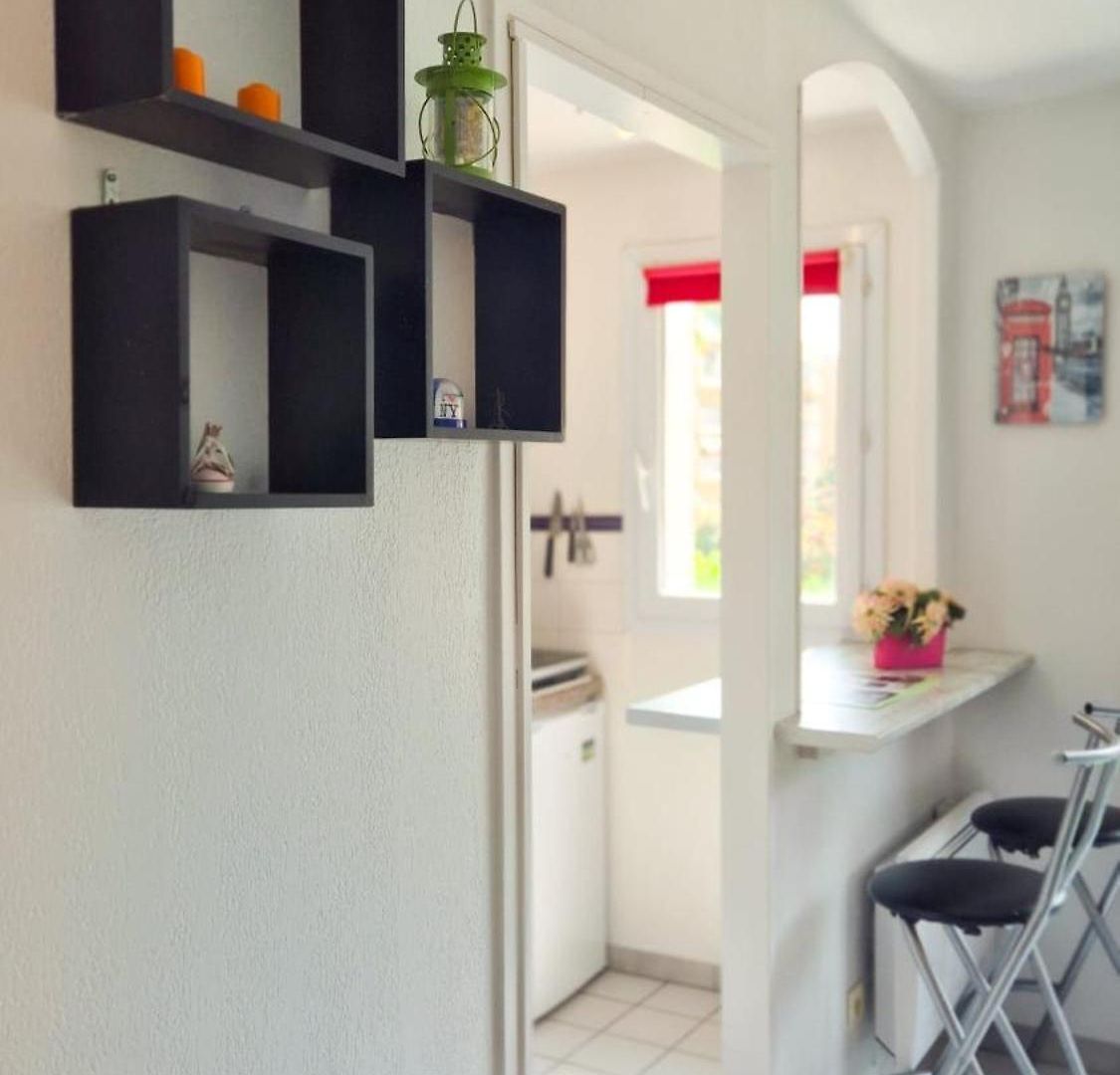 2p, Balcon, Parking Proche Apartment *