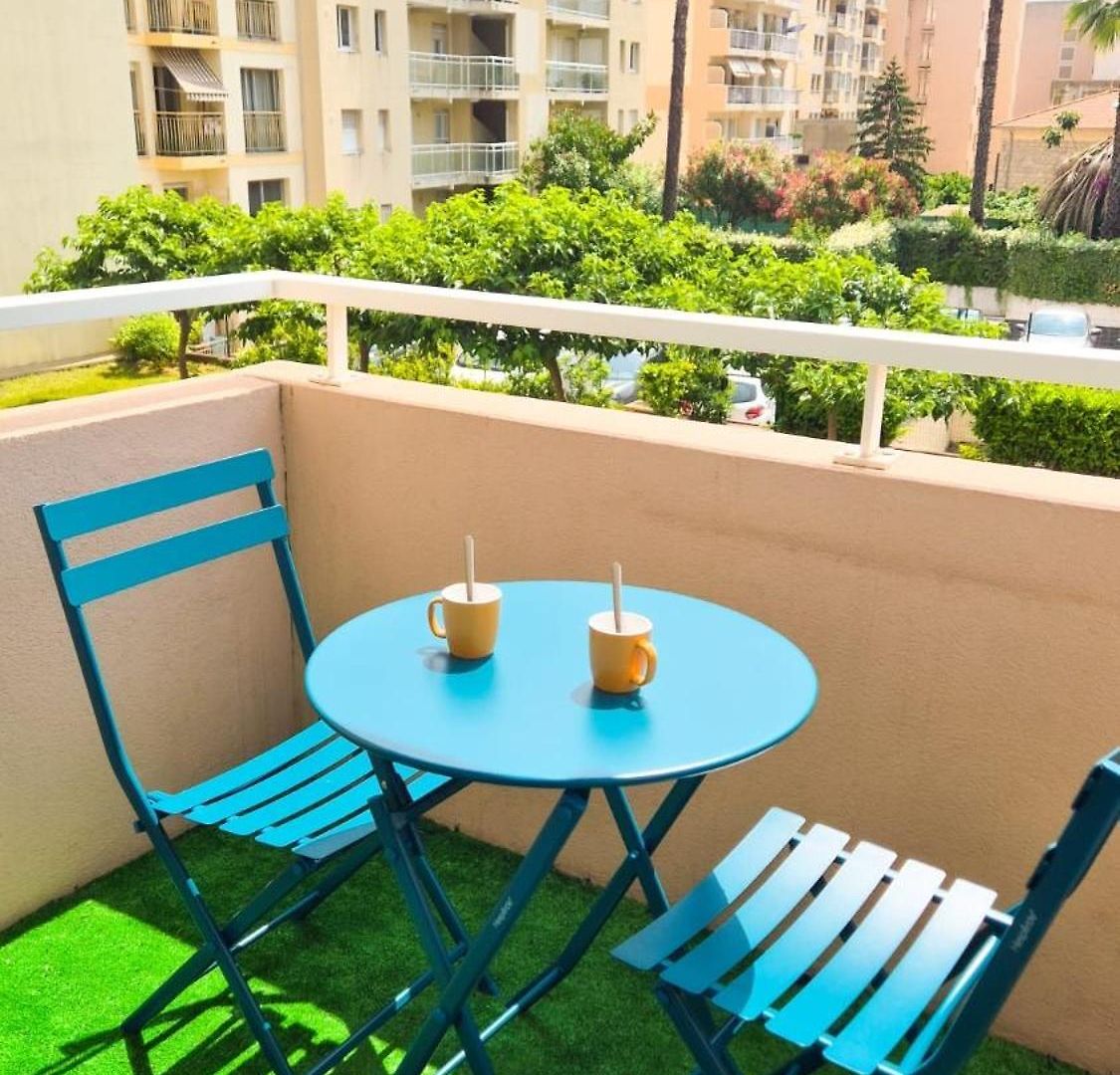 2p, Balcon, Parking Proche Apartment *