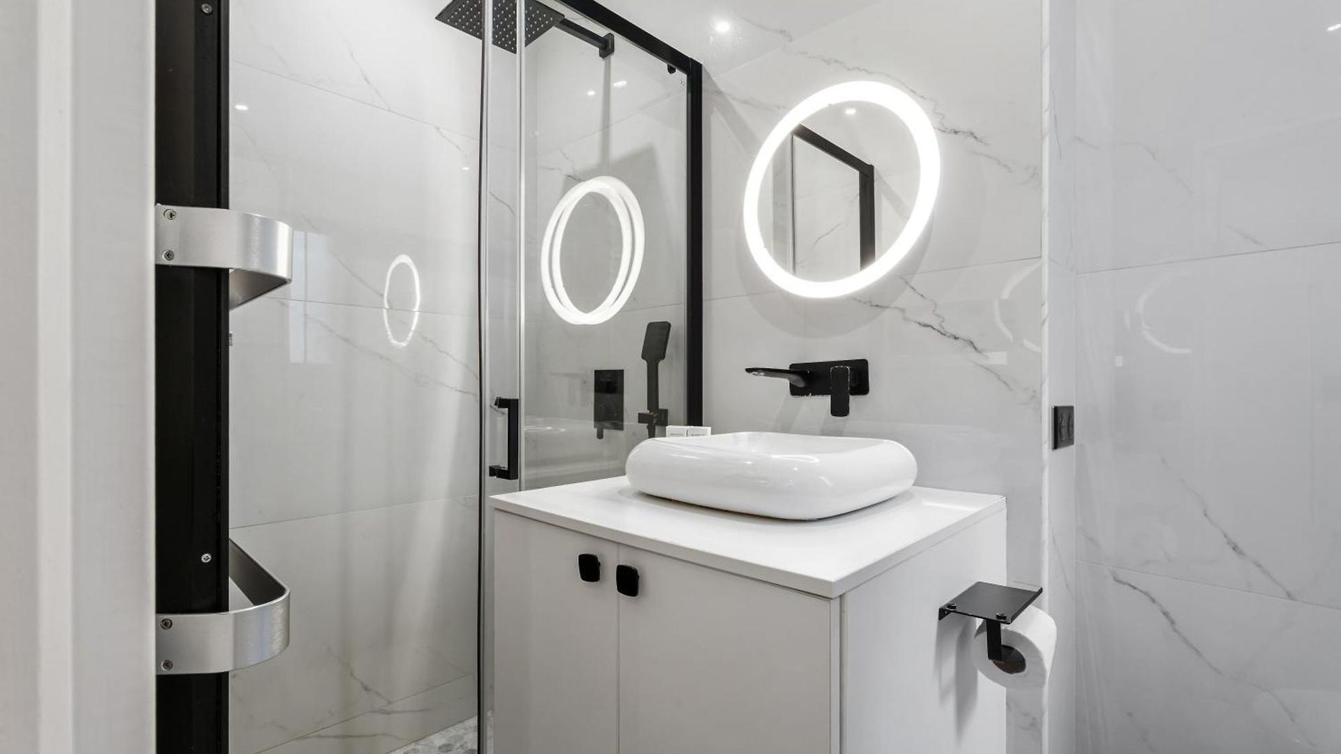 Renting - Verdun - Designer Cocoon Massena Calm Air Conditioning