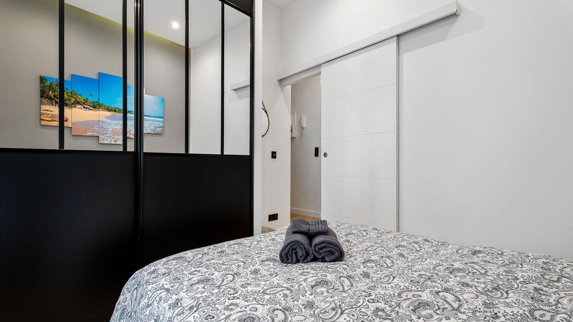 Renting - Verdun - Designer Cocoon Massena Calm Air Conditioning * Nice