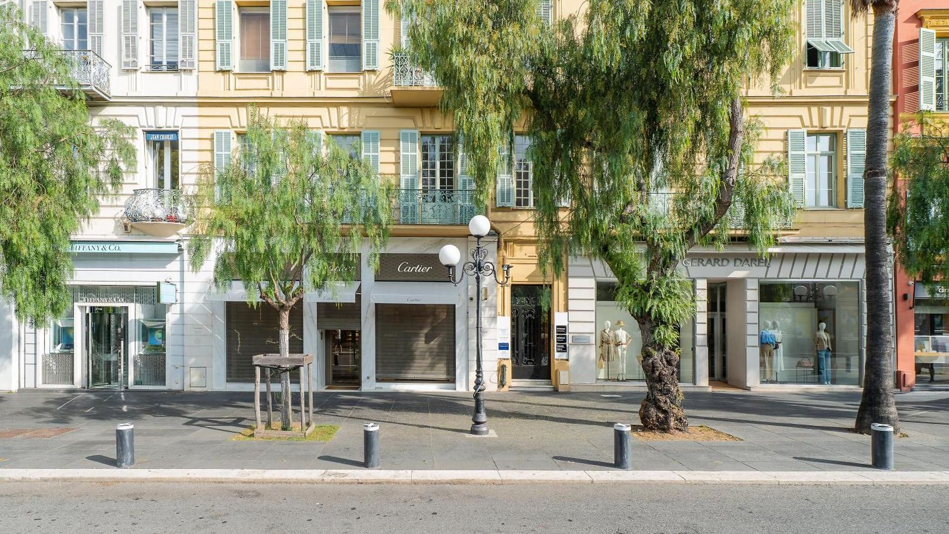 Renting - Verdun - Designer Cocoon Massena Calm Air Conditioning Apartment