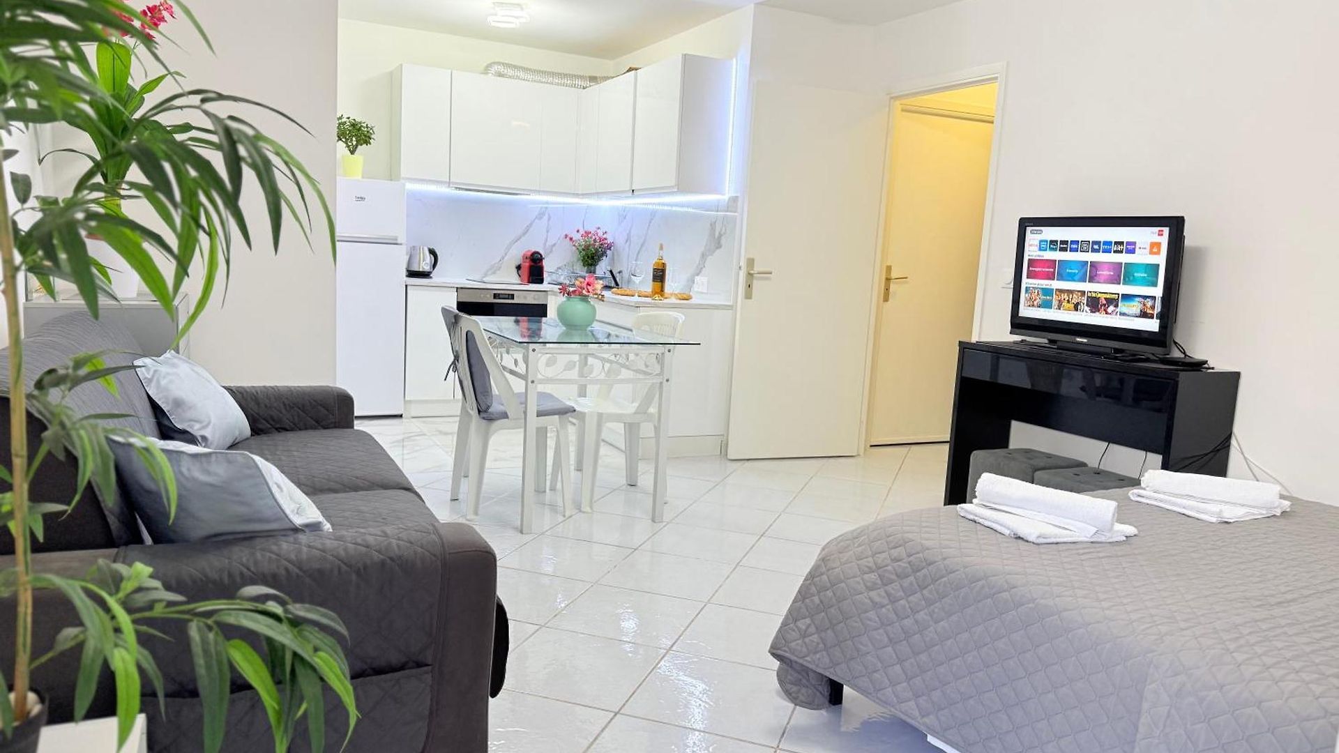 Appartement Place Close To The Ac Air , Wi Fi, Parking