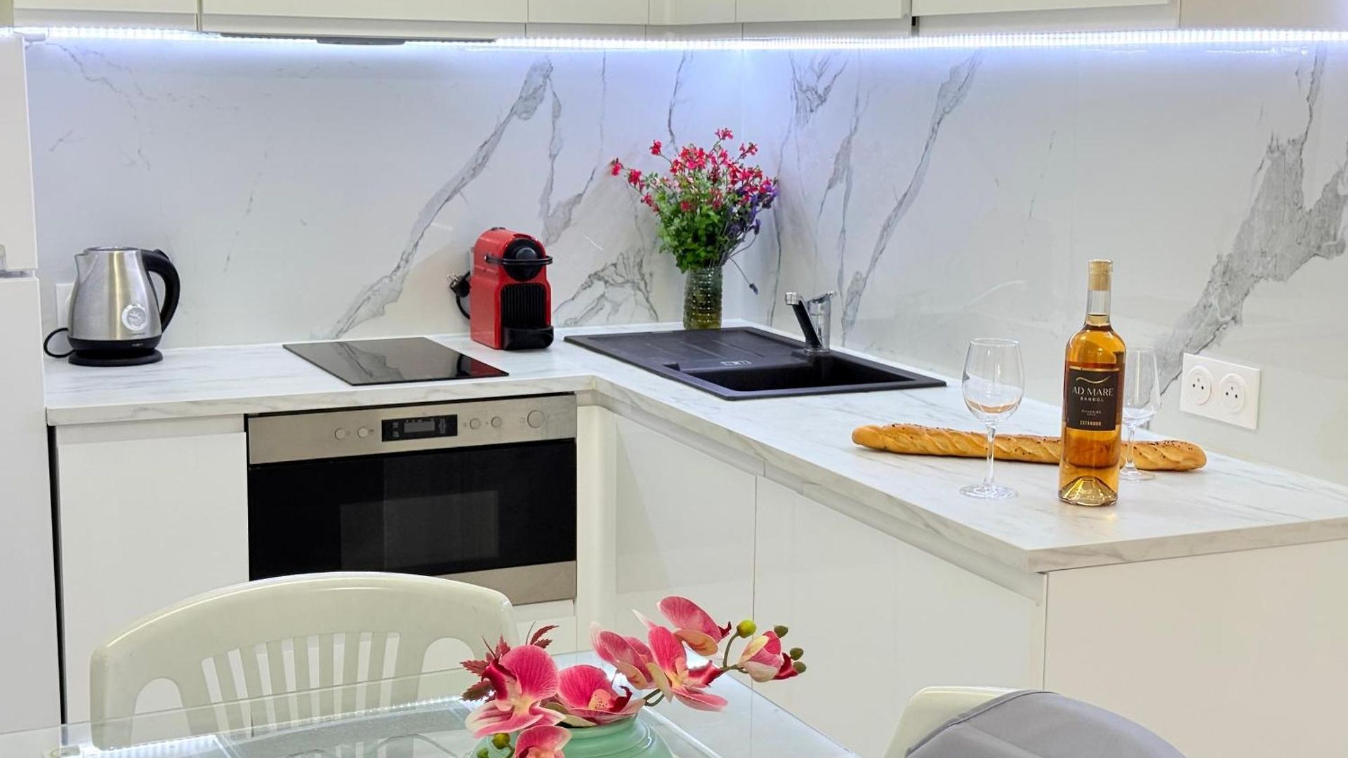 Place Close To The Ac Air , Wi Fi, Parking Appartement *