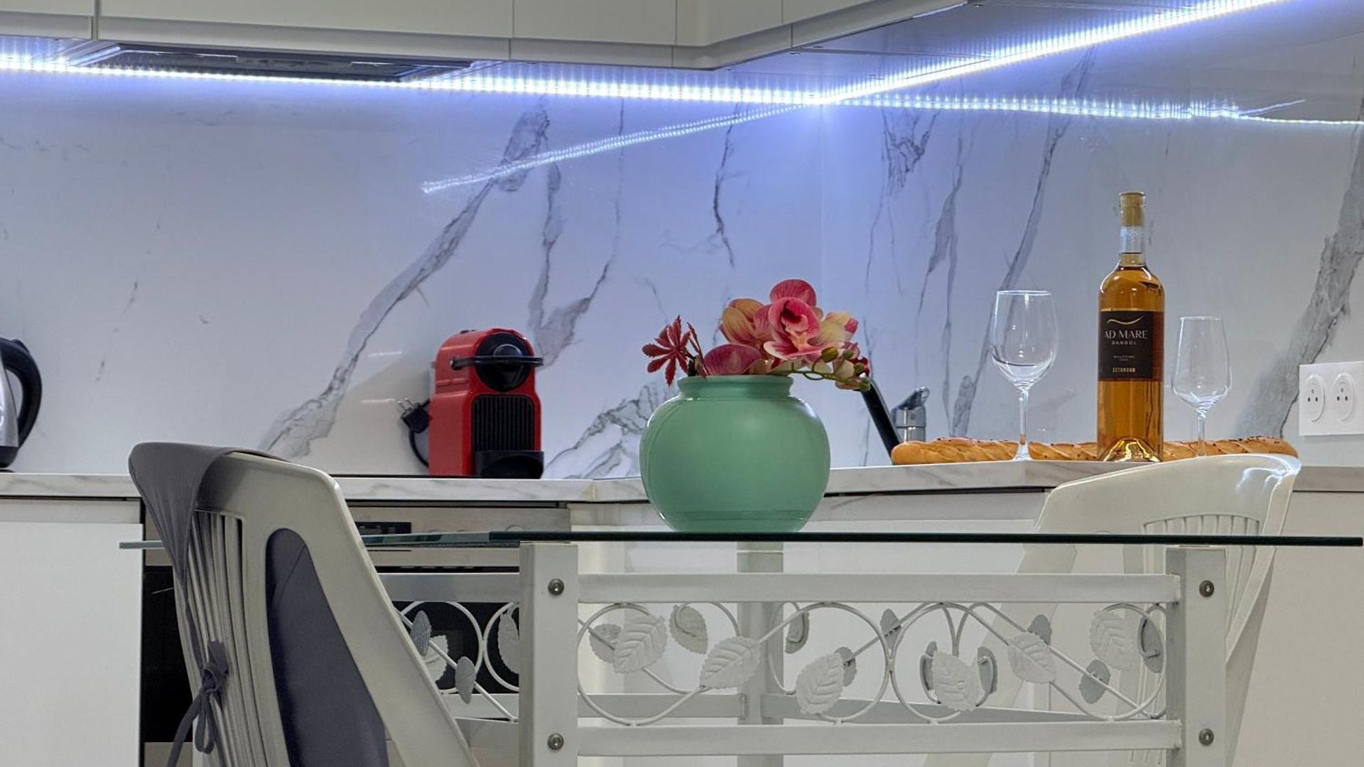 Place Close To The Ac Air , Wi Fi, Parking Appartement *