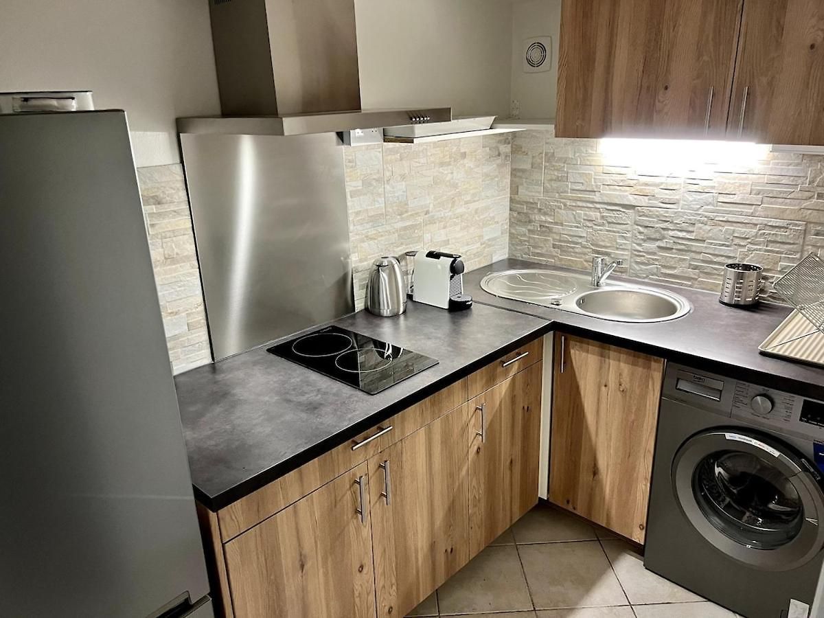 Cozy Near The With With Aircon Apartment