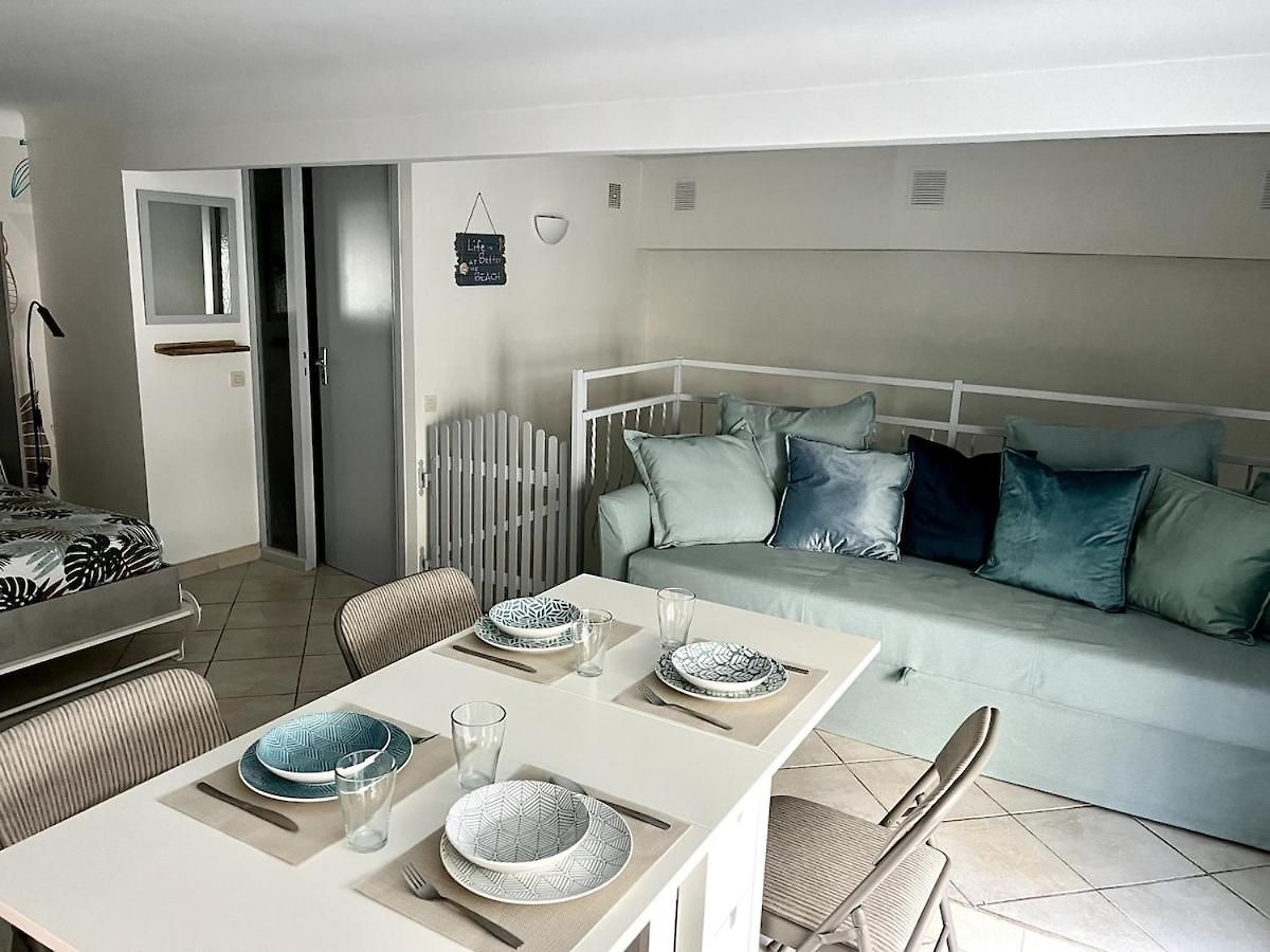 Cozy Near The With With Aircon Apartment