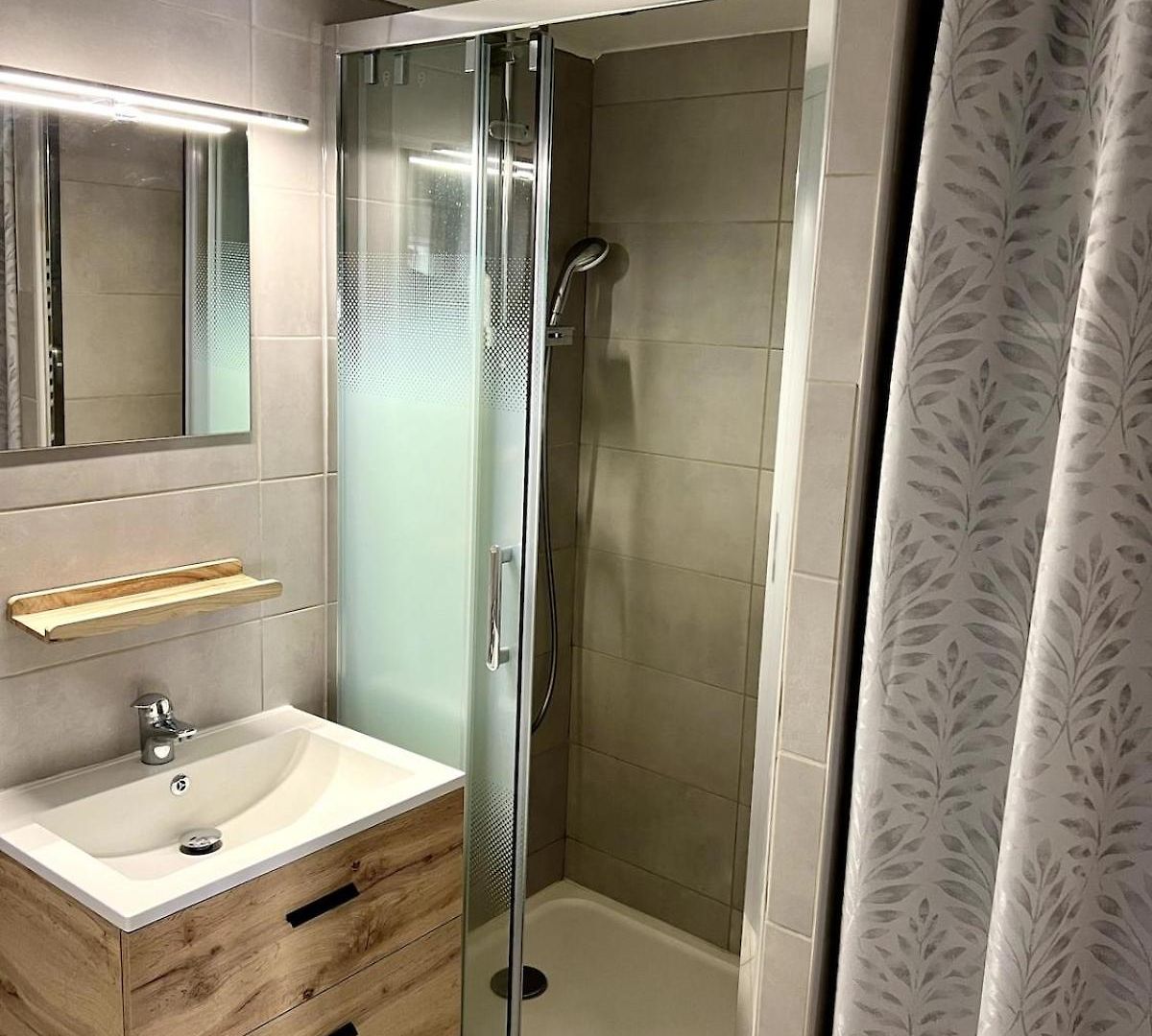 Cozy Near The With With Aircon Apartment *