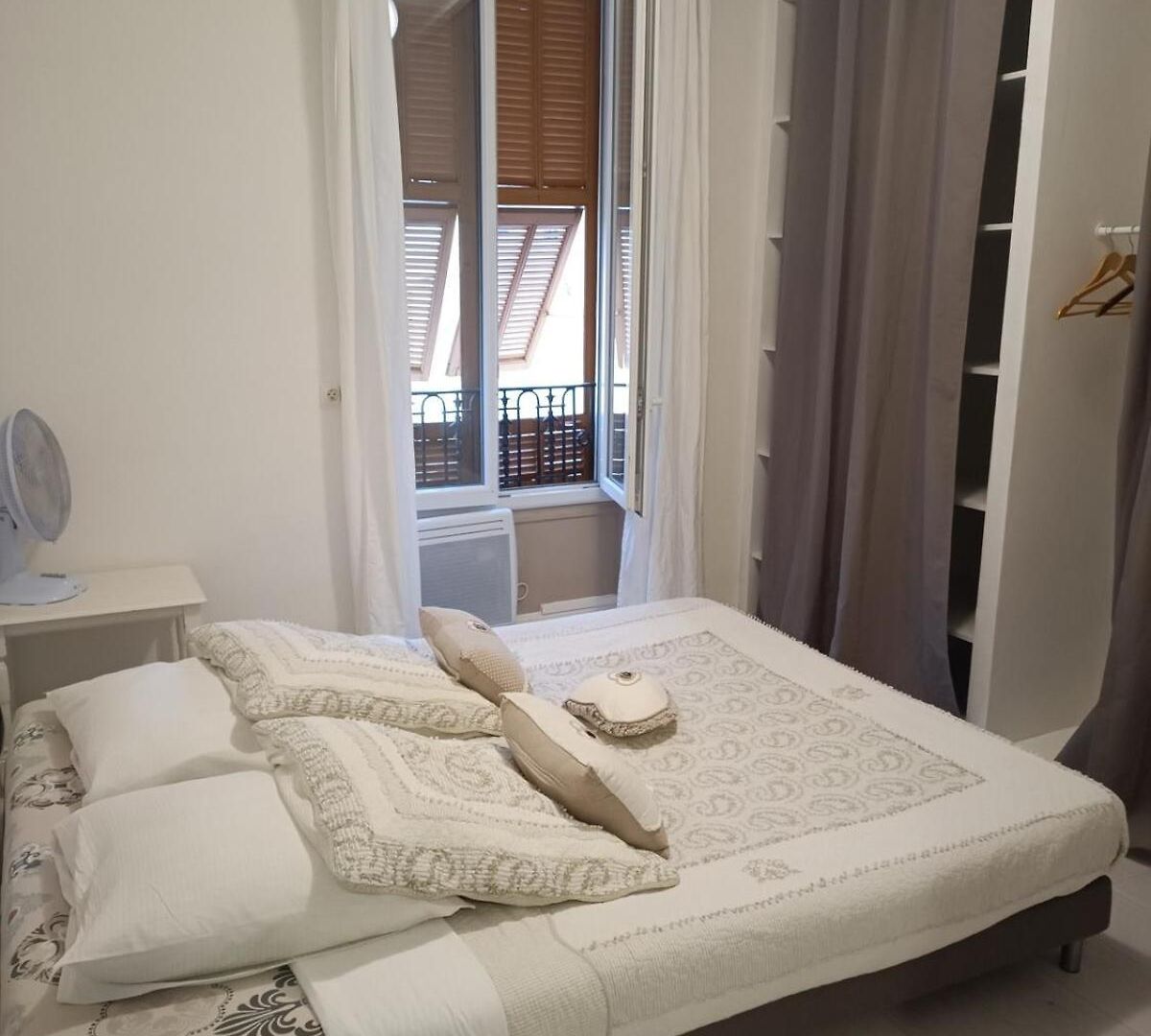 Night At La Nicoise - 6 Per Apartment *