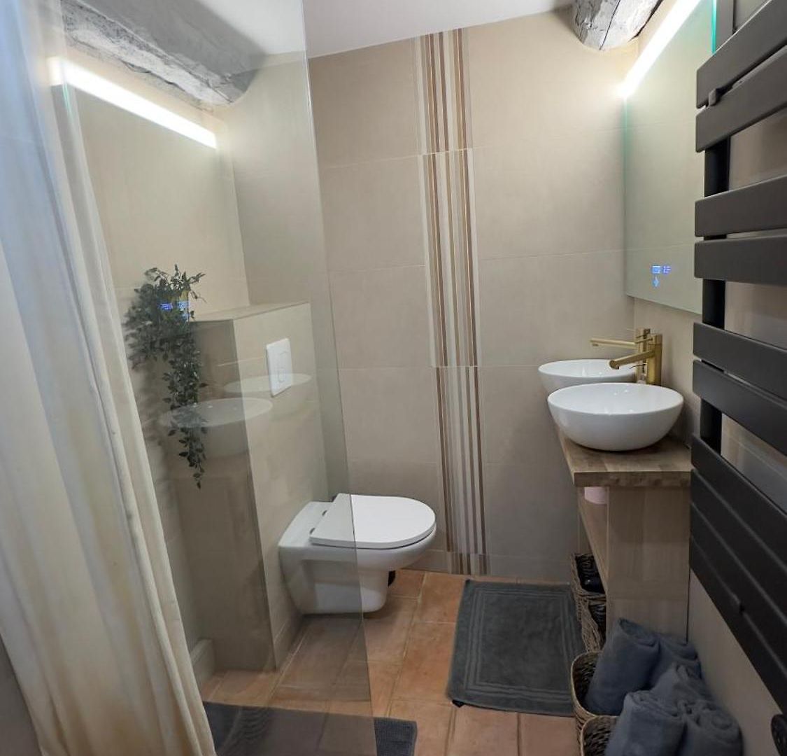 Apartment Vieille Neuf Et Cosy, Deux Chambres, 6 Couchages