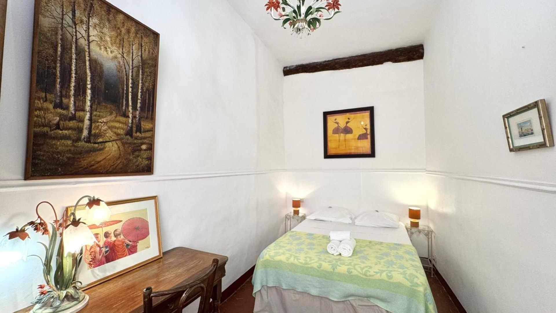 Riviera: Old Town Getaway, Steps From Apartment 3*
