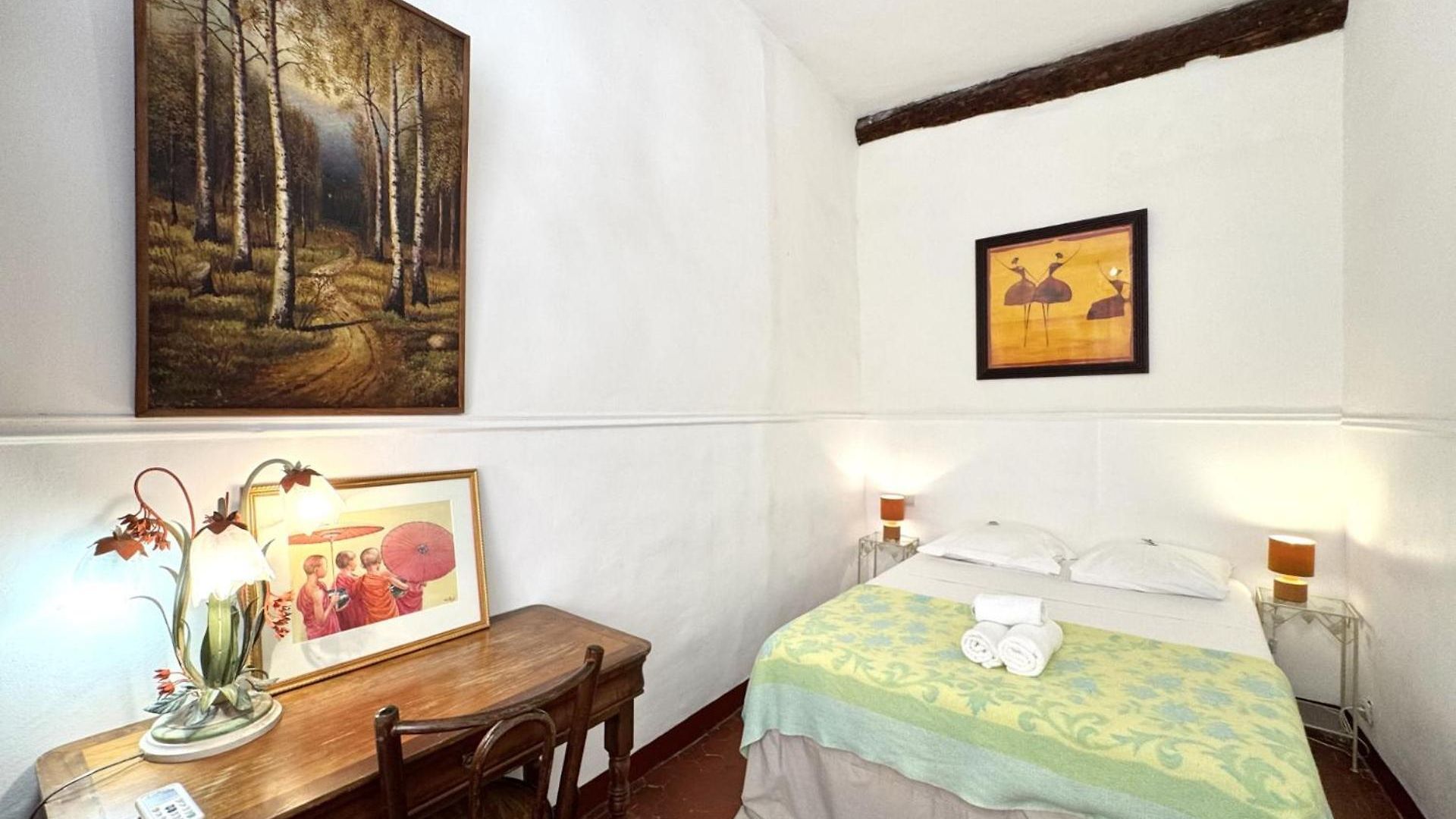 Riviera: Old Town Getaway, Steps From Apartment 3*
