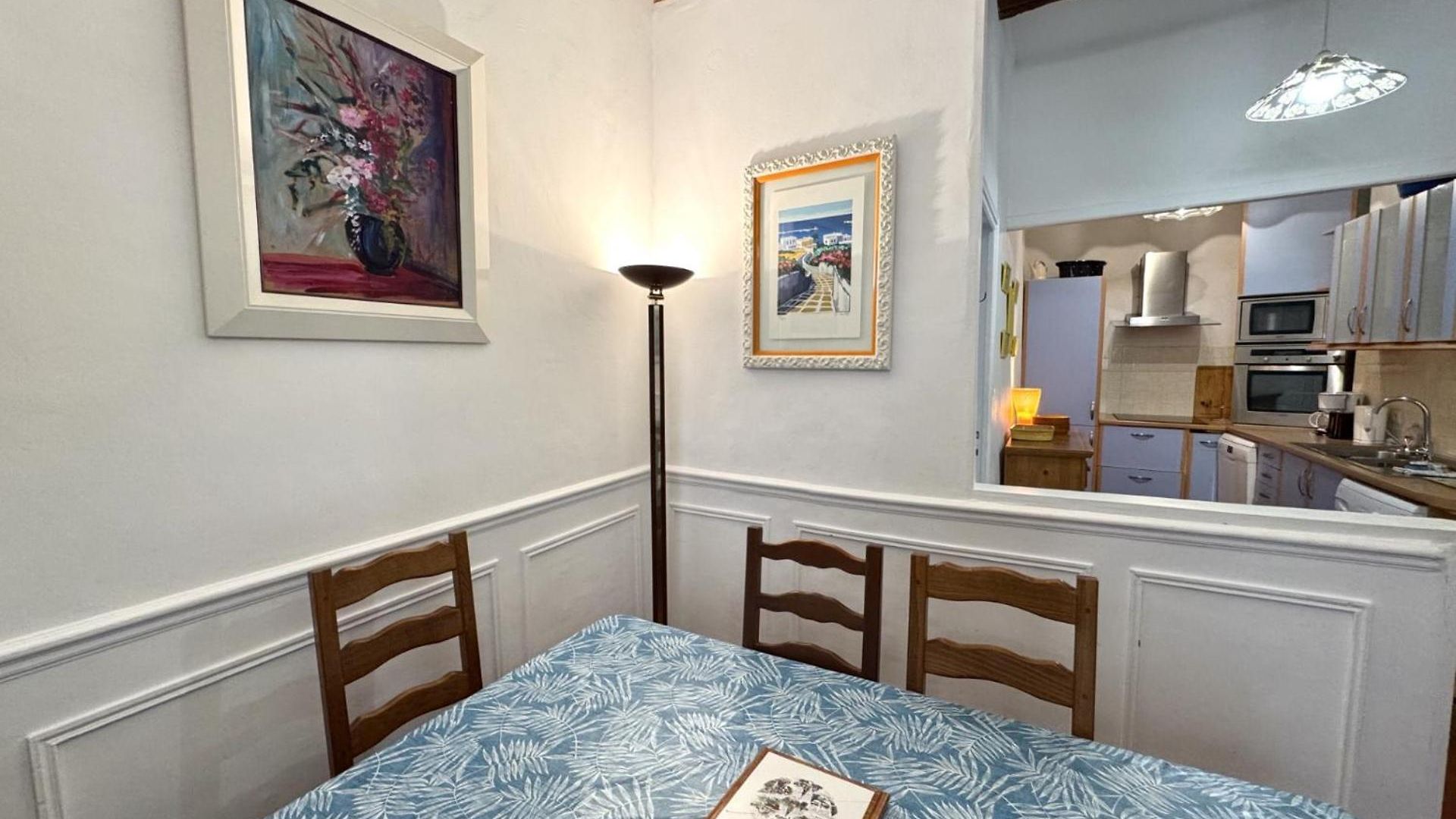 Riviera: Old Town Getaway, Steps From Apartment Nice