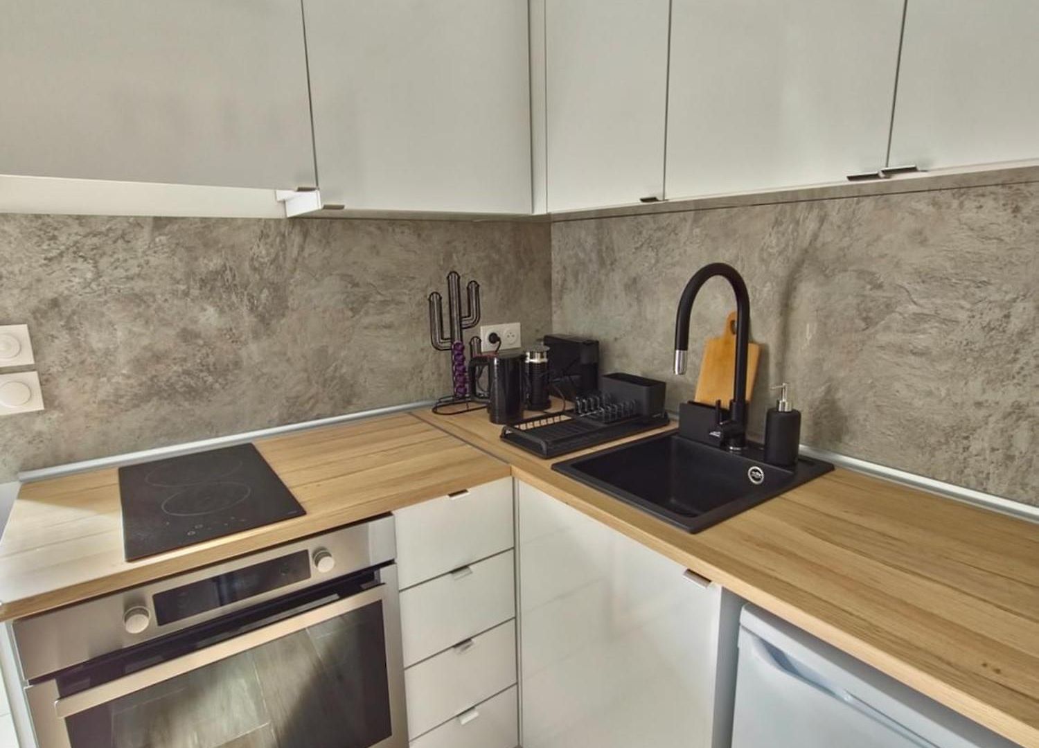 Lovely 1 Bedroom Vacation With Free Parking. * Nice
