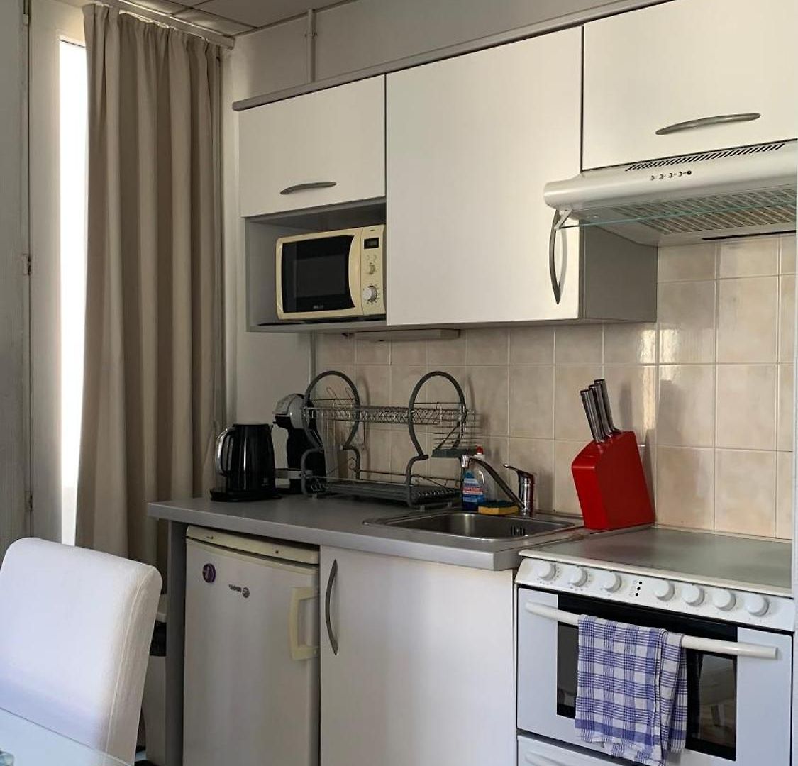 Apartment 1 Bedroom Flat In The Street *