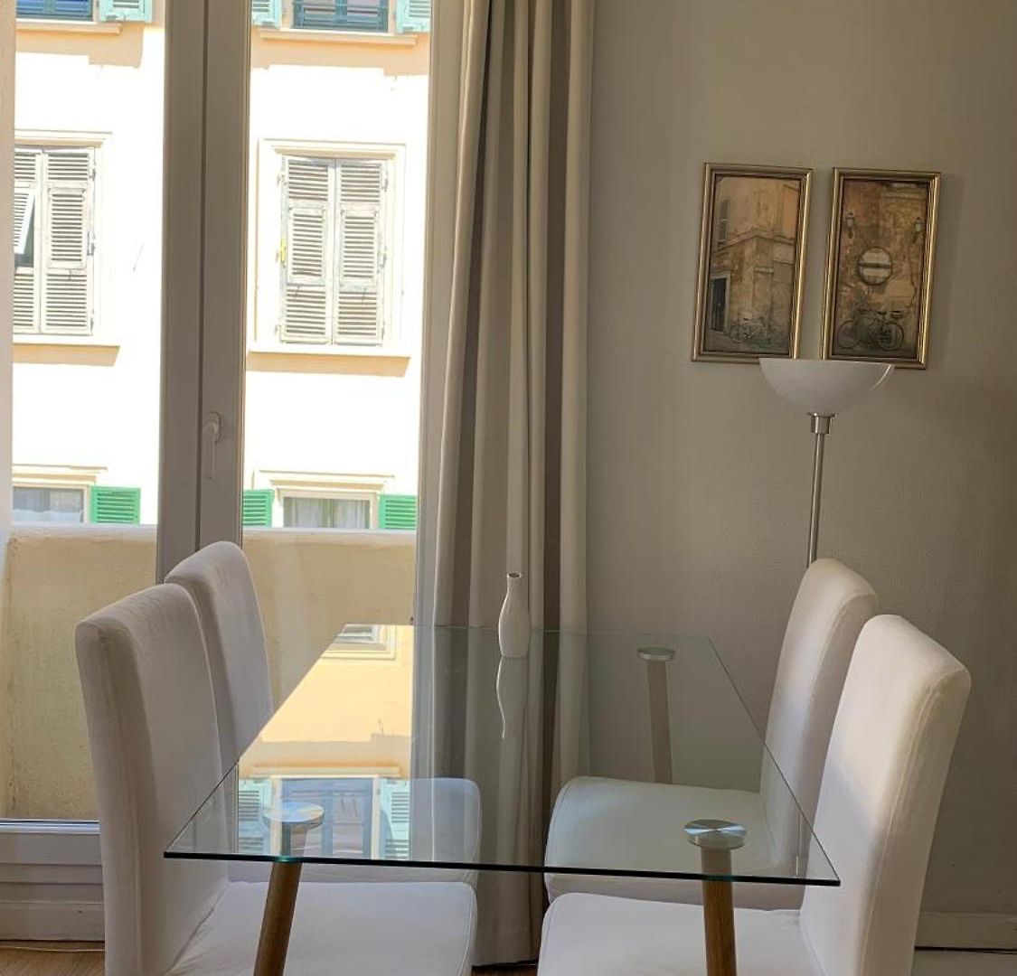 1 Bedroom Flat In The Street Apartment Nice