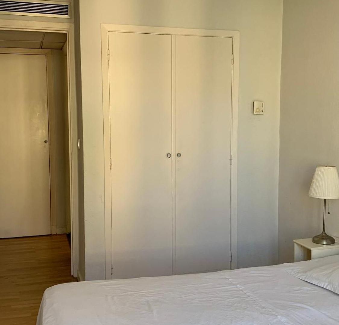 Apartment 1 Bedroom Flat In The Street