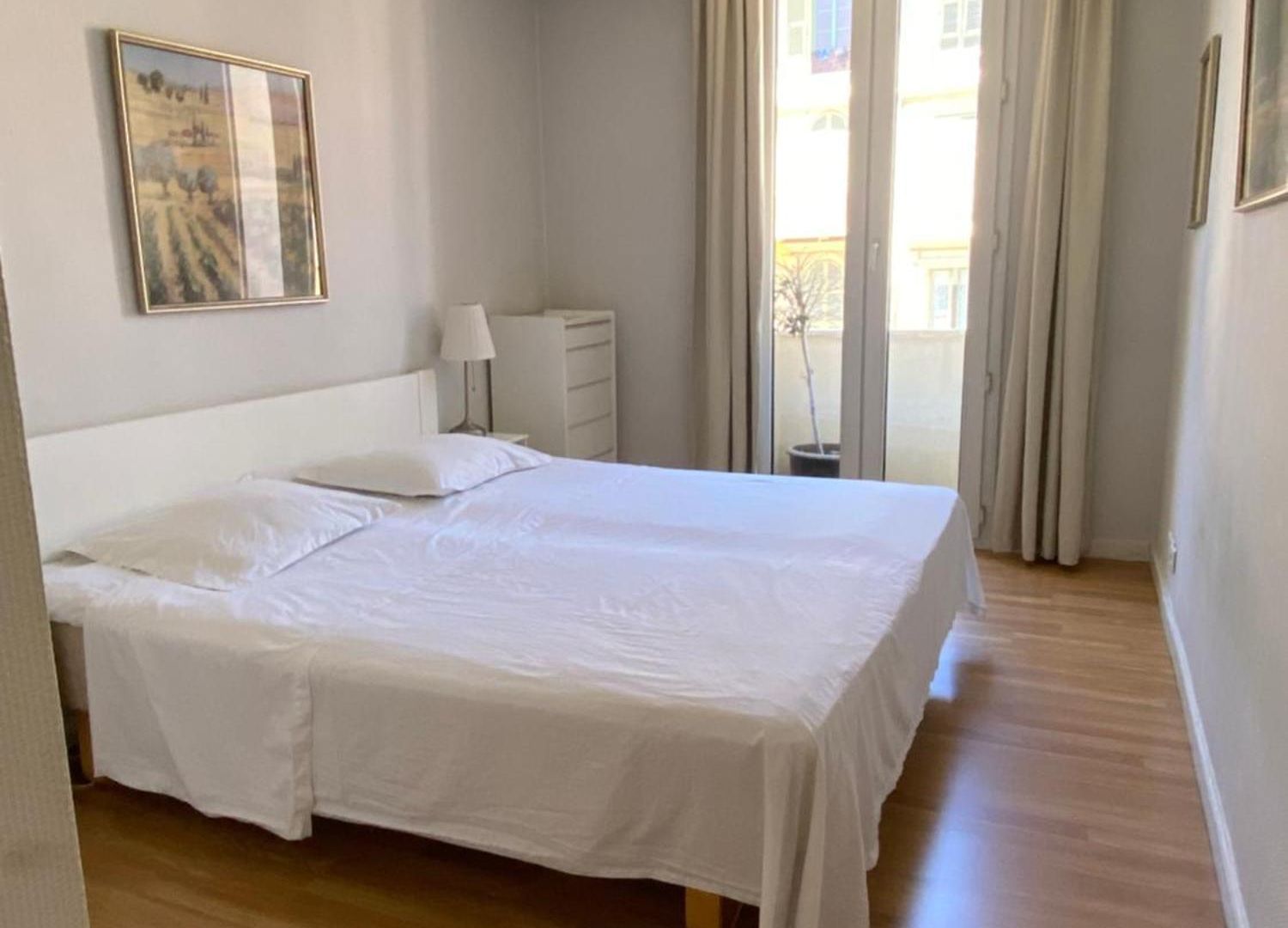 Apartment 1 Bedroom Flat In The Street Nice