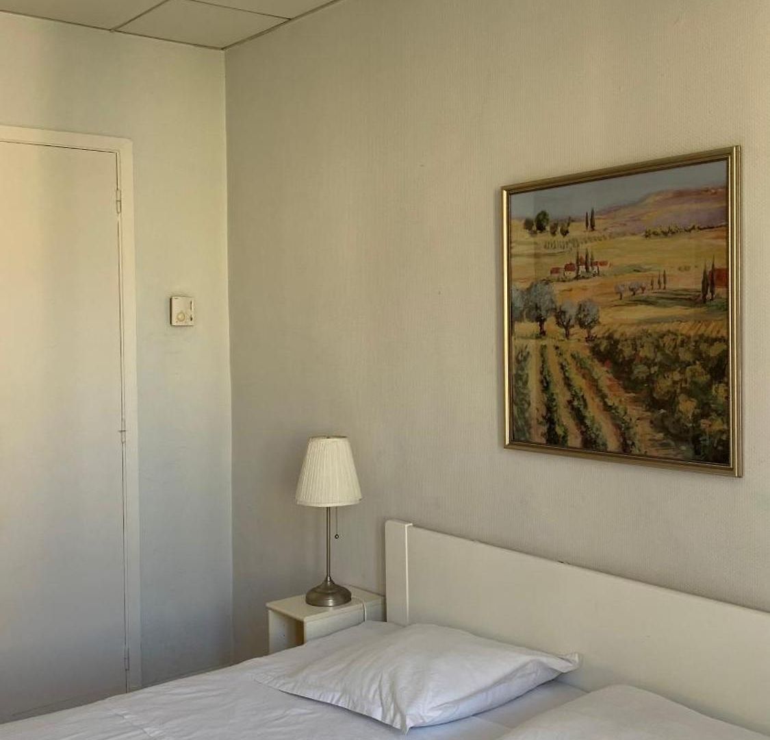 1 Bedroom Flat In The Street