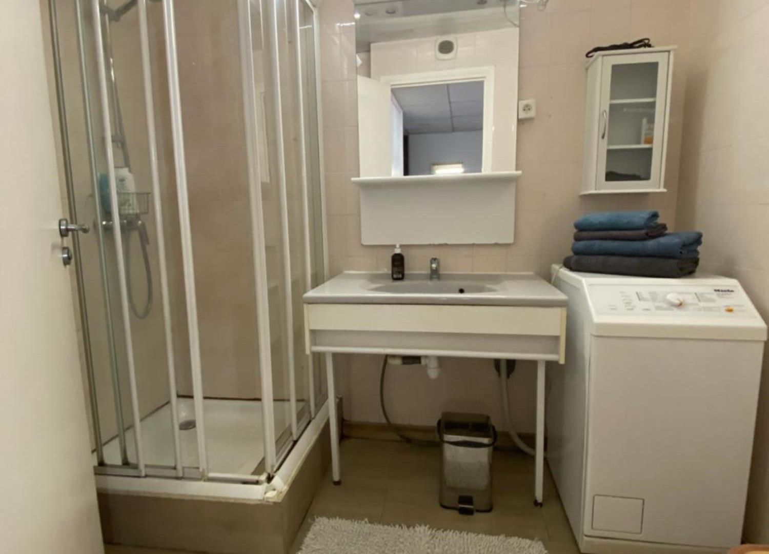 1 Bedroom Flat In The Street * Nice