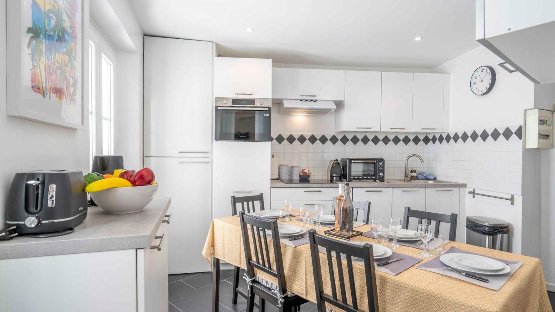 Modern And Elegant, Air-conditioned, Centre - Hdp2