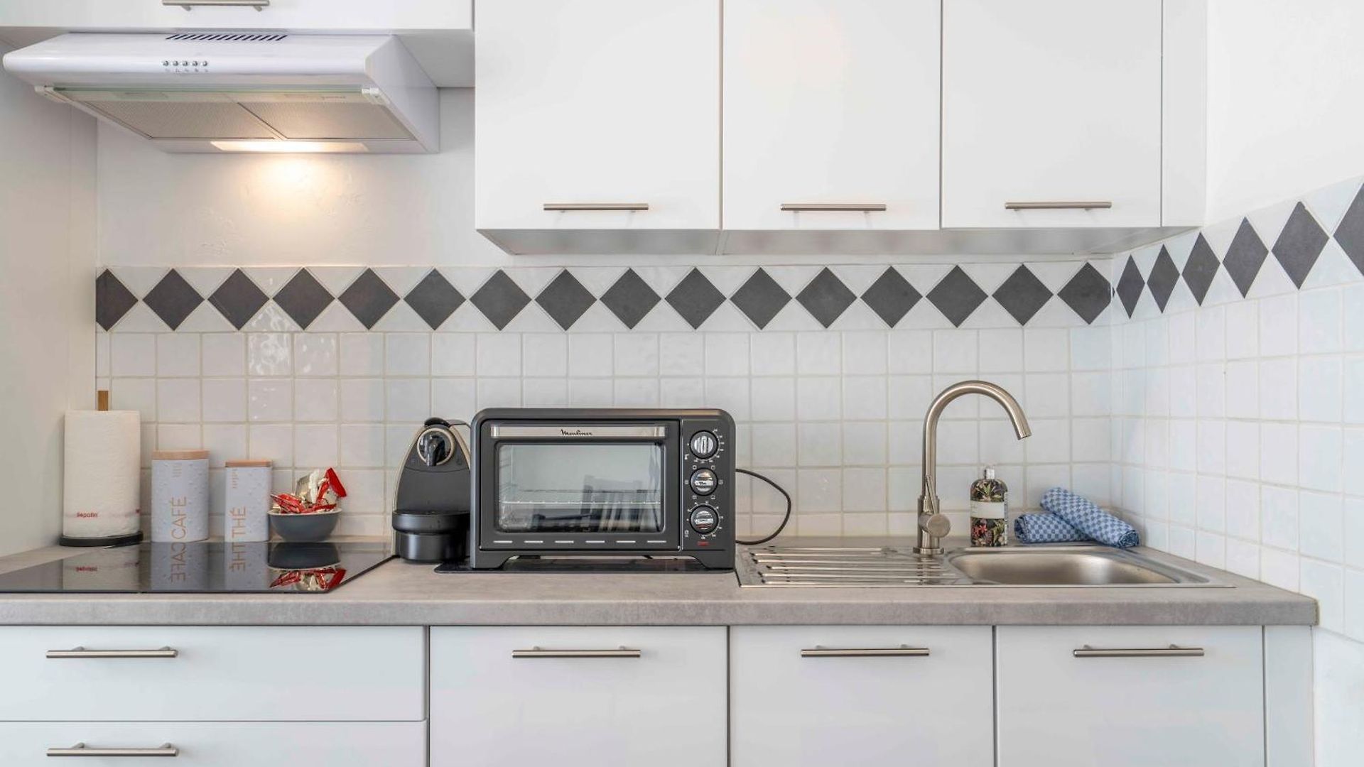 Modern And Elegant, Air-conditioned, Centre - Hdp2 Appartement *