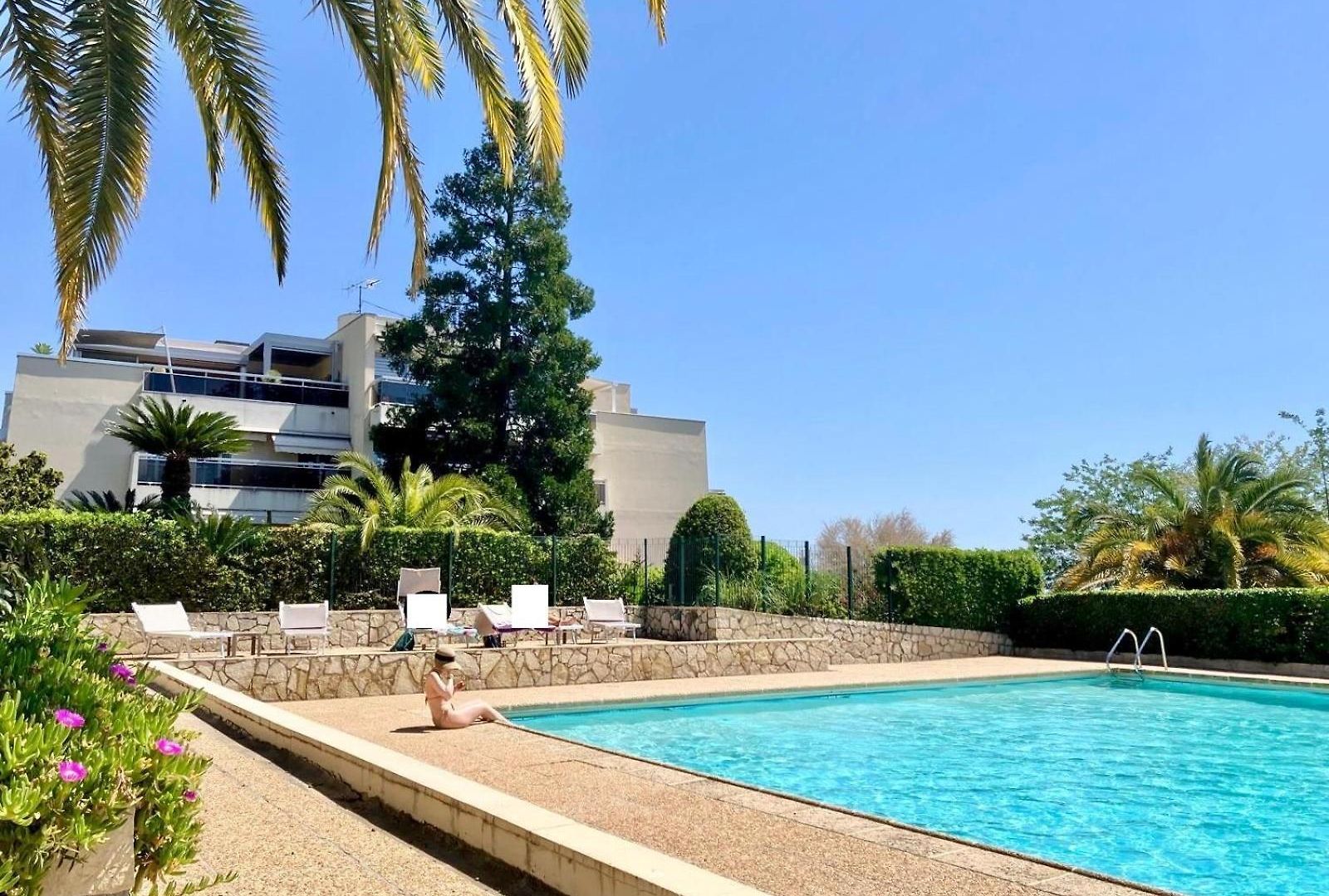 Quiet Flat With View And Swimming Pool Appartement