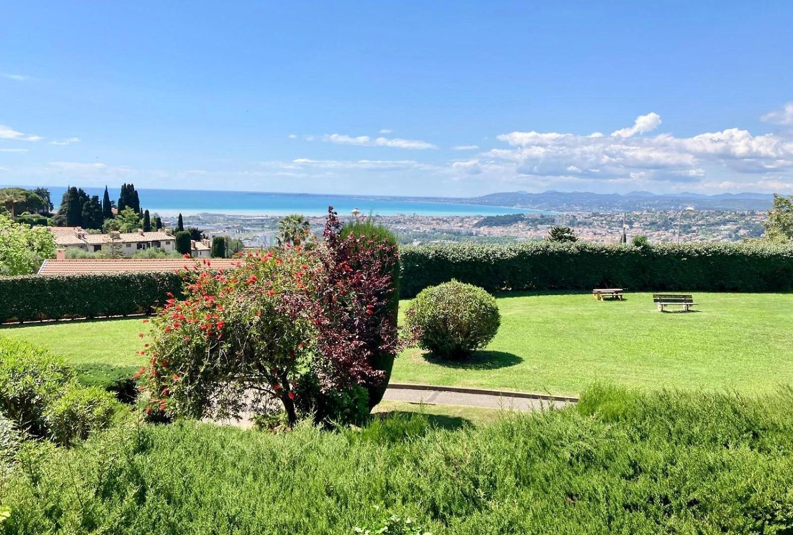 Quiet Flat With View And Swimming Pool Nice