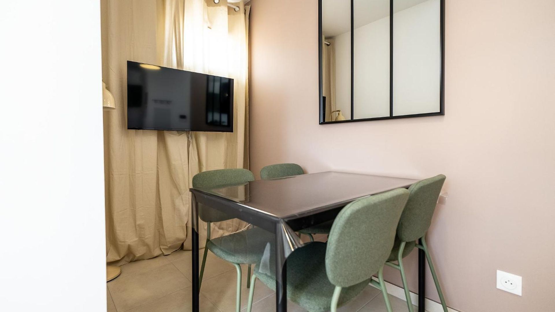 Le Neoroch Apartment *