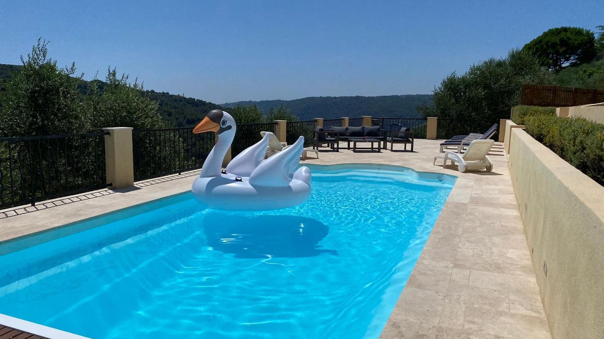 Avec Piscine Chauffee Collines Villa