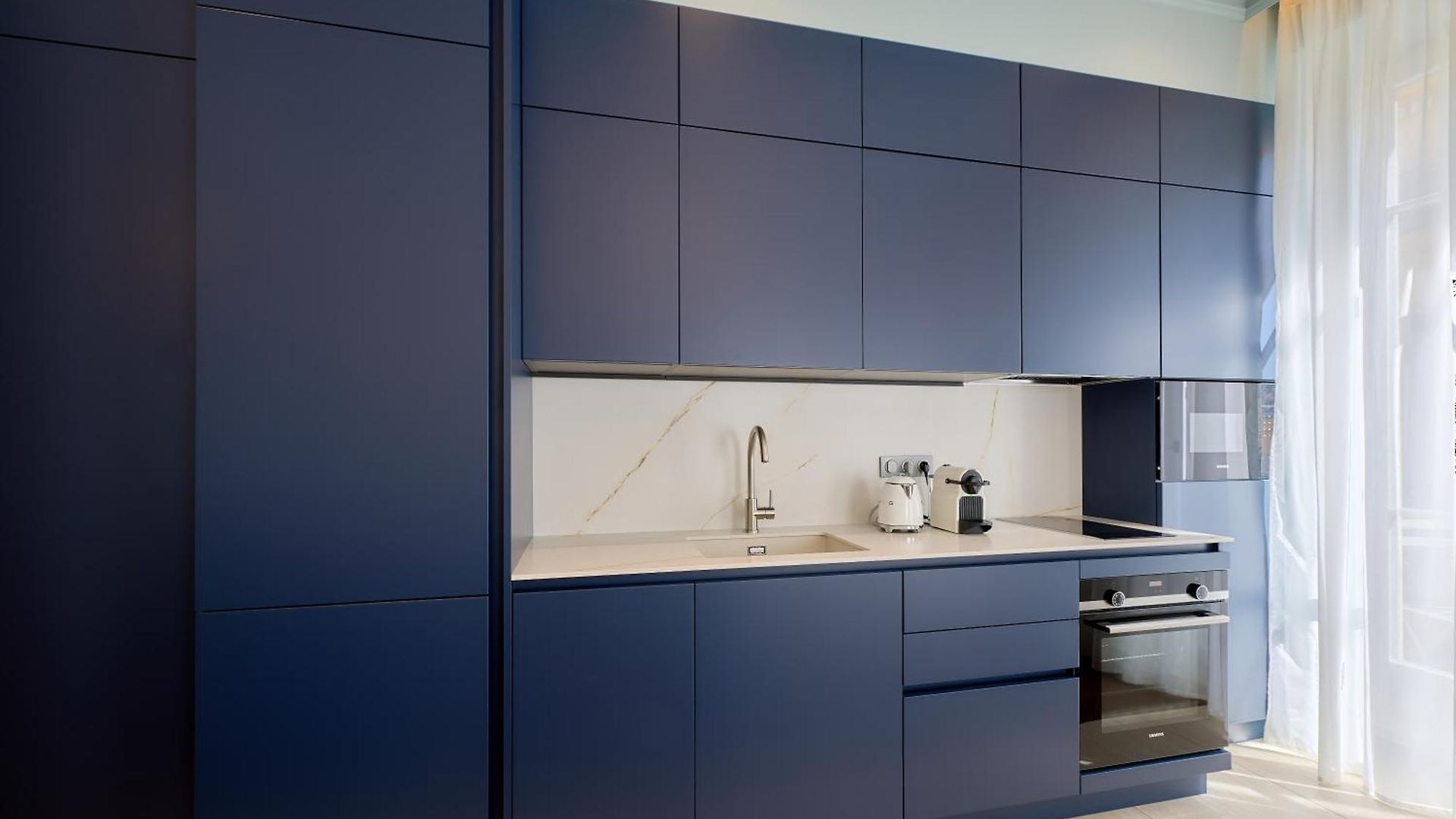 9 Alberti Centre Aparthotel 4*