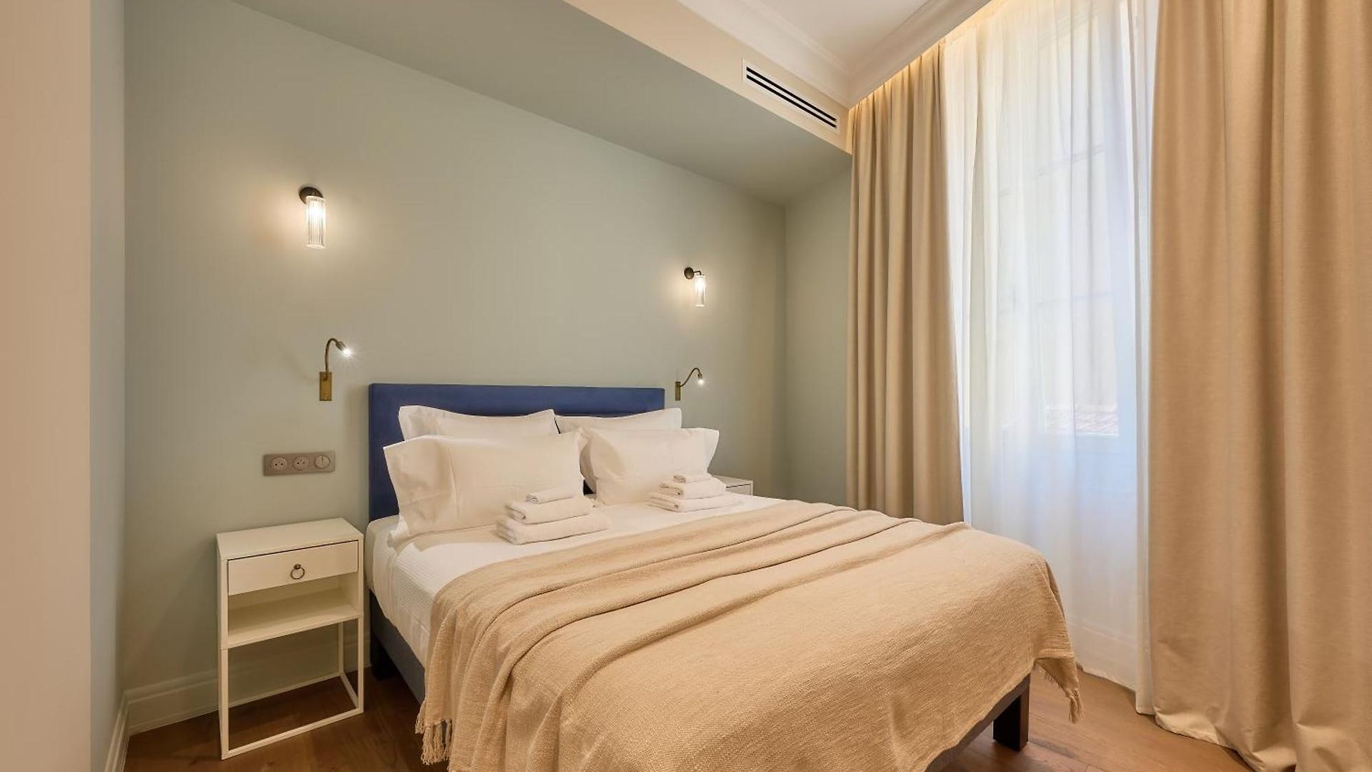 9 Alberti Centre 4*