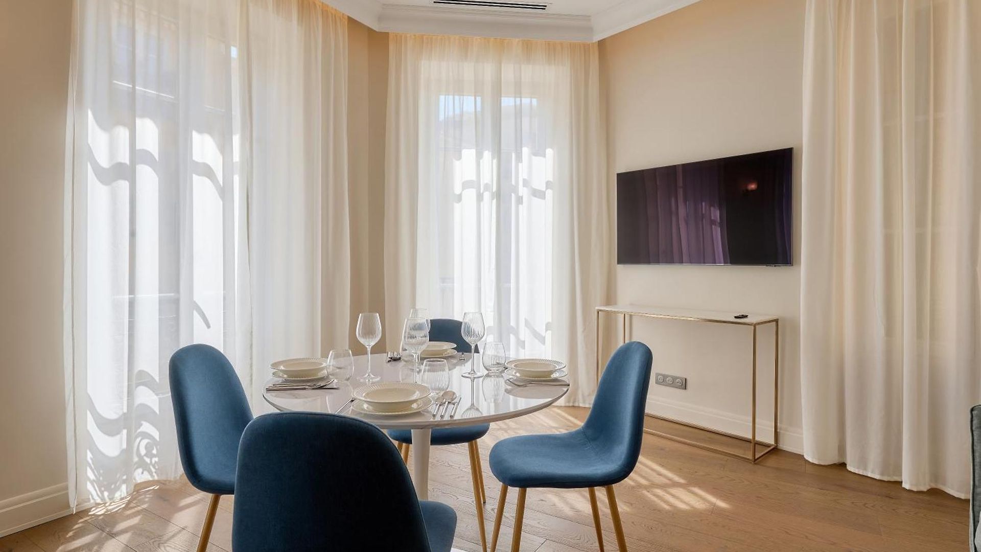 9 Alberti Centre 4*