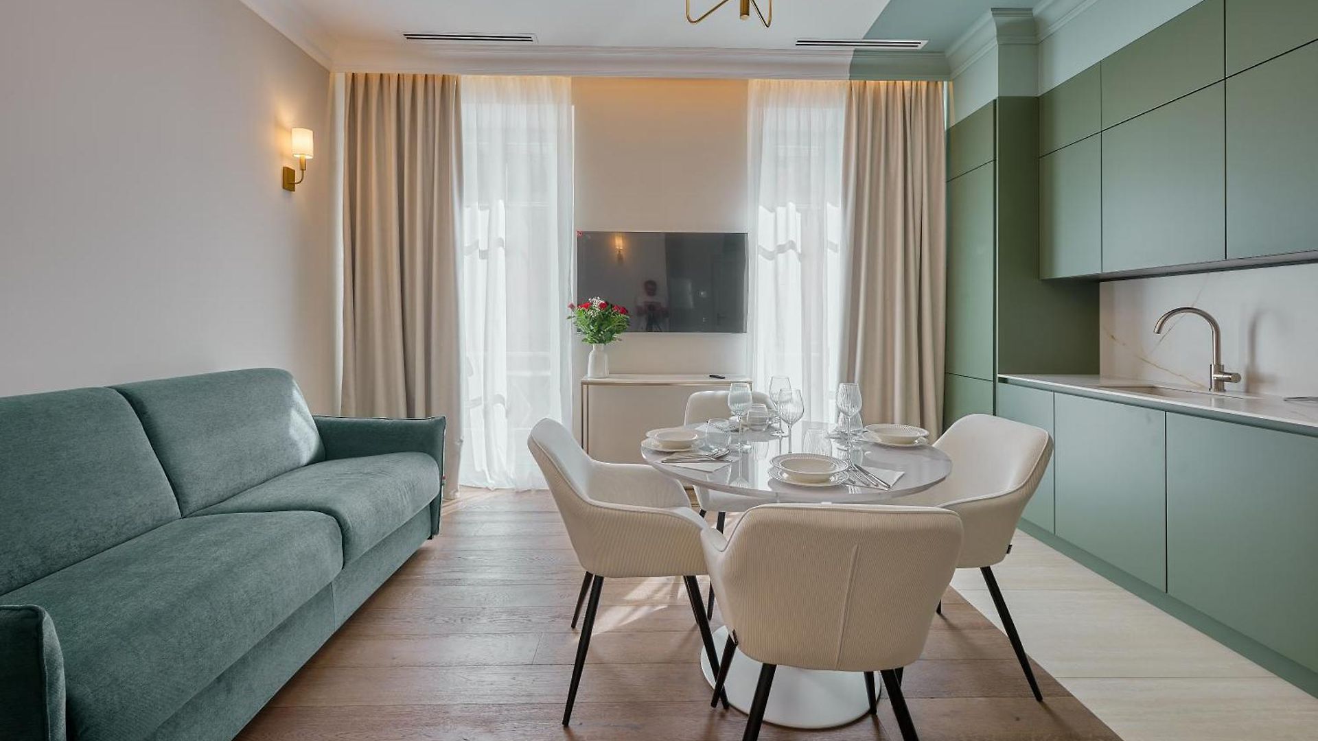 9 Alberti Centre Aparthotel 4*