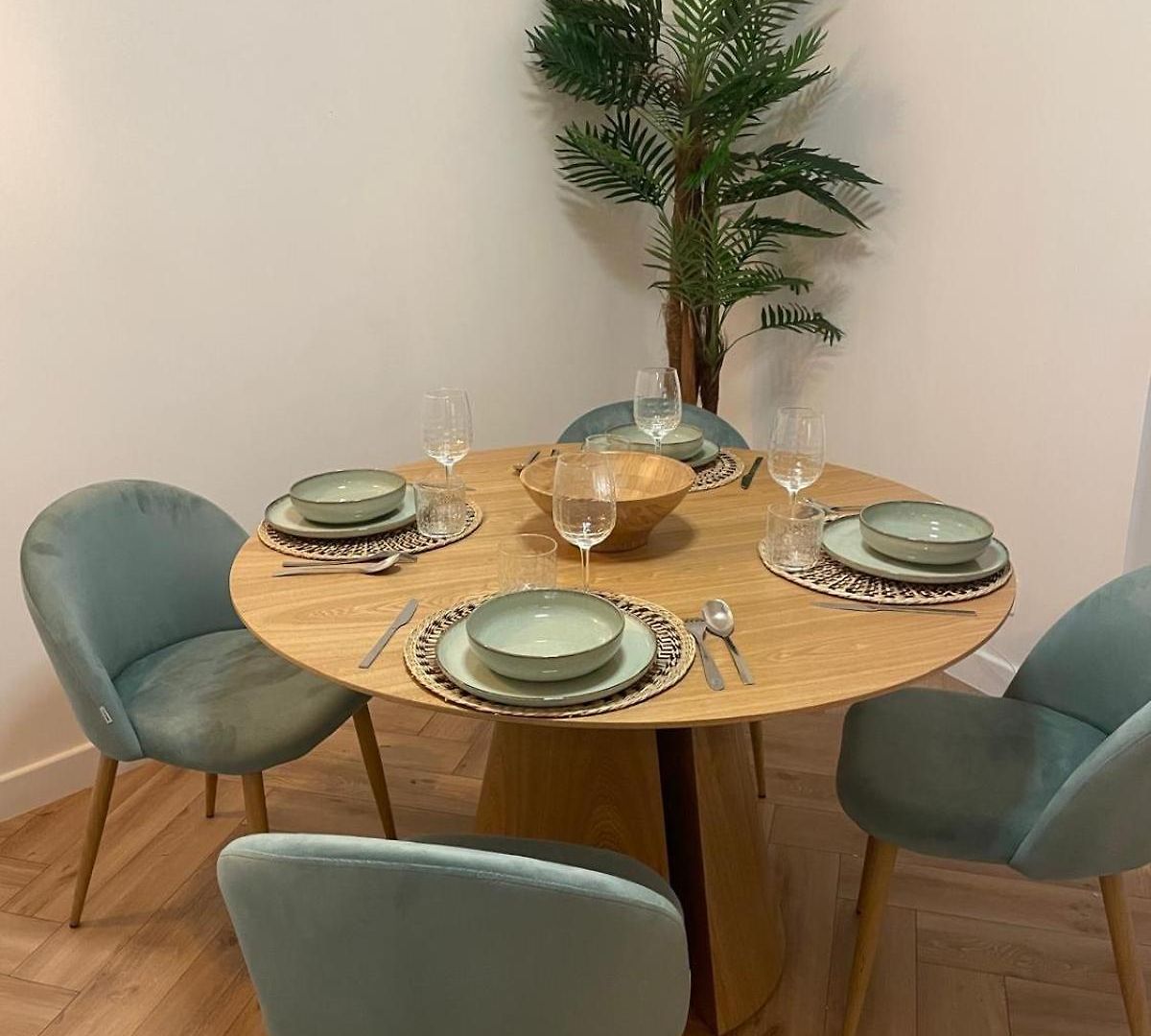 Recently Renovated In Quiet Area In Heart Of Old Apartment *