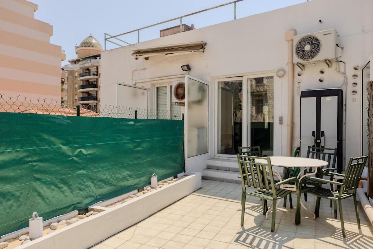 Nice, Grande Terrasse à 2 Pas De La Promenade *