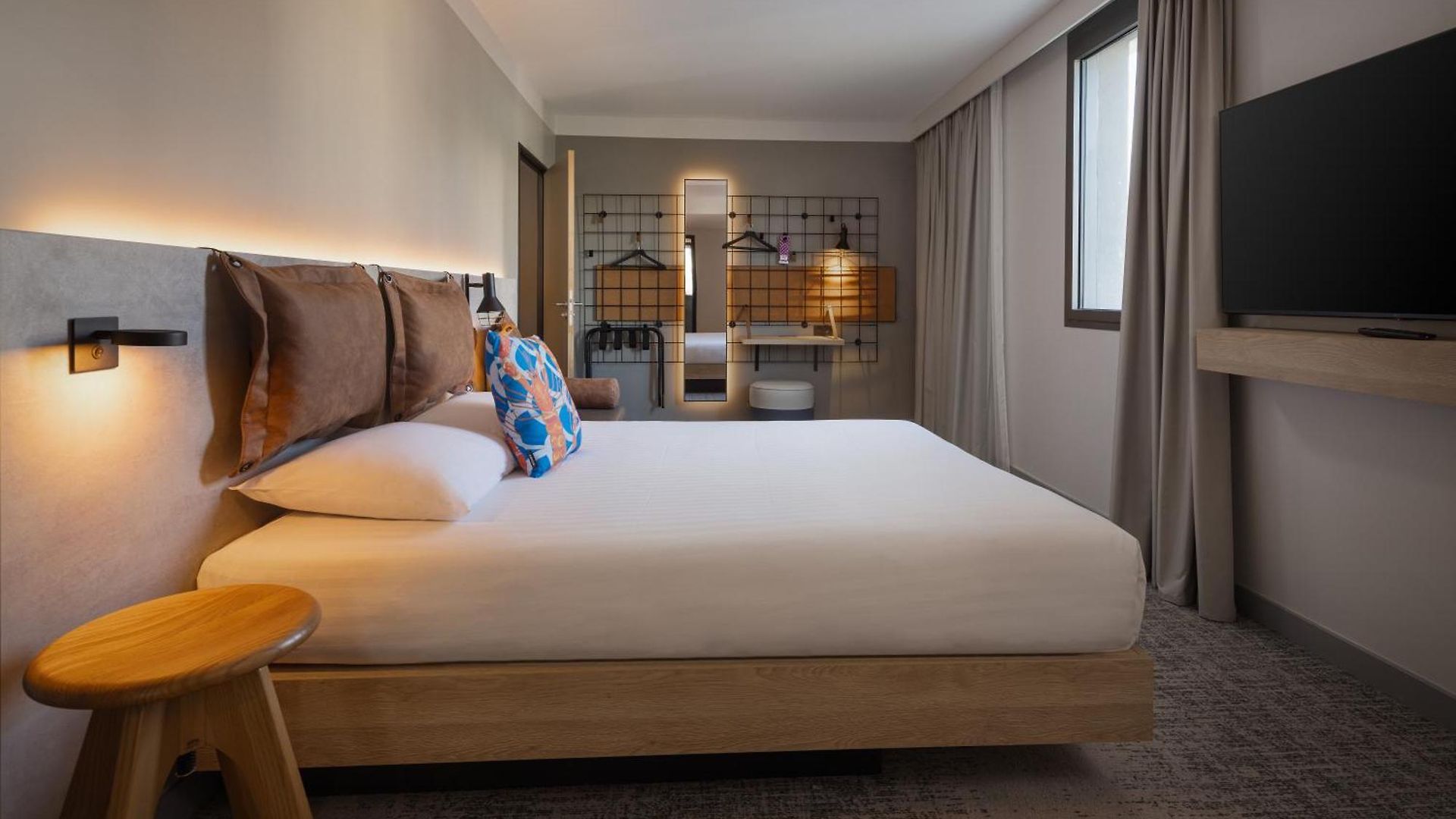 Moxy 3*