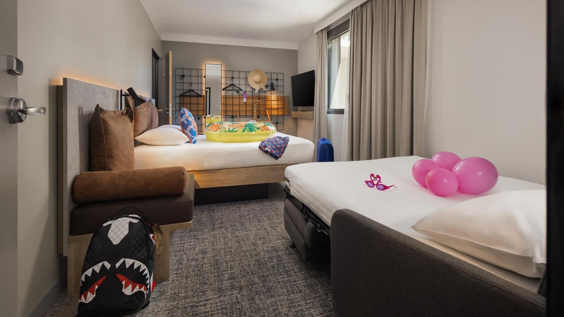 Moxy 3*