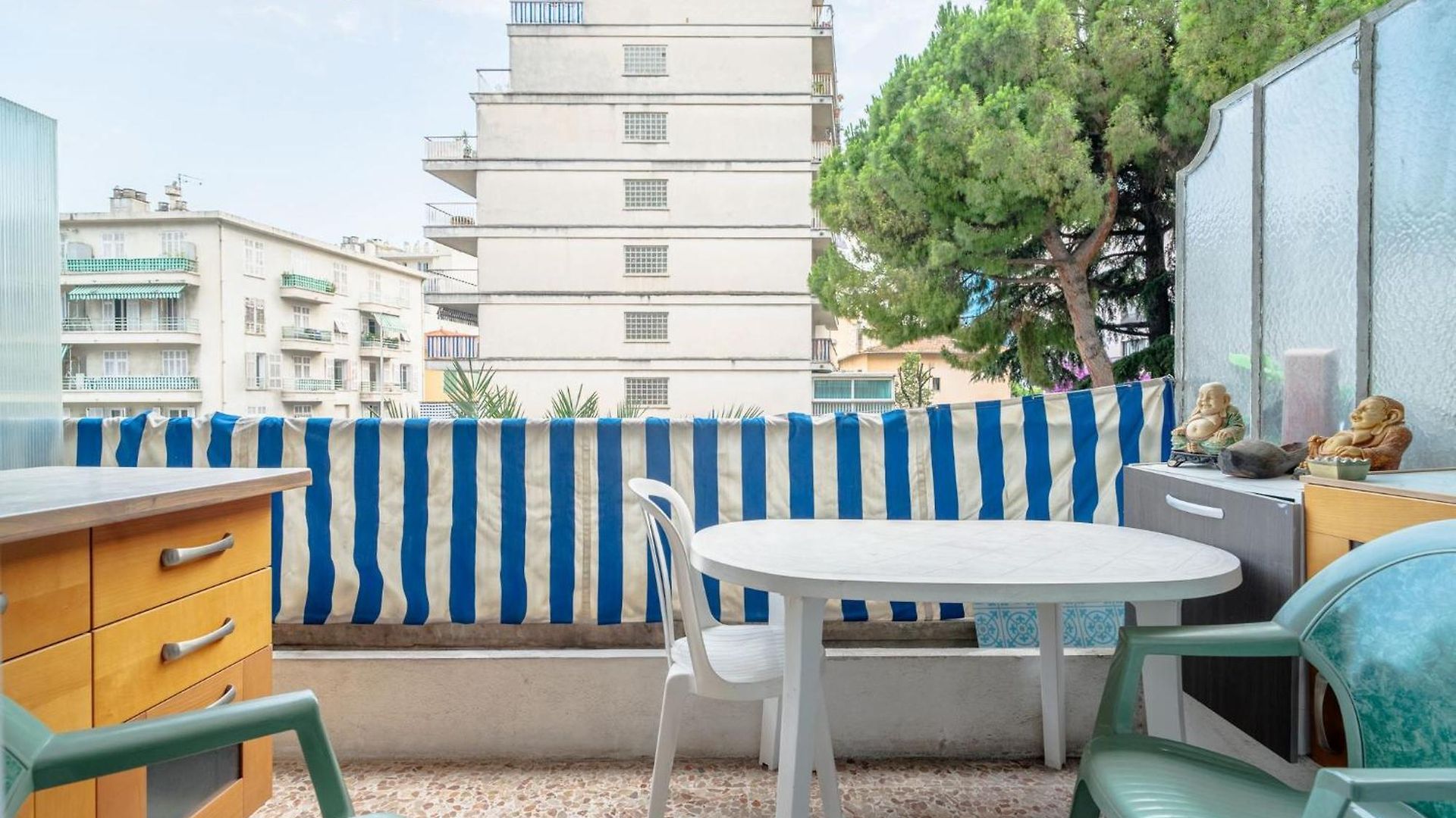 Big 140m2 5min Walk To Sea &promenade 3 Double Rooms,big Living 42m2, 3 Showers,9 Beds, Free Parking * Nice