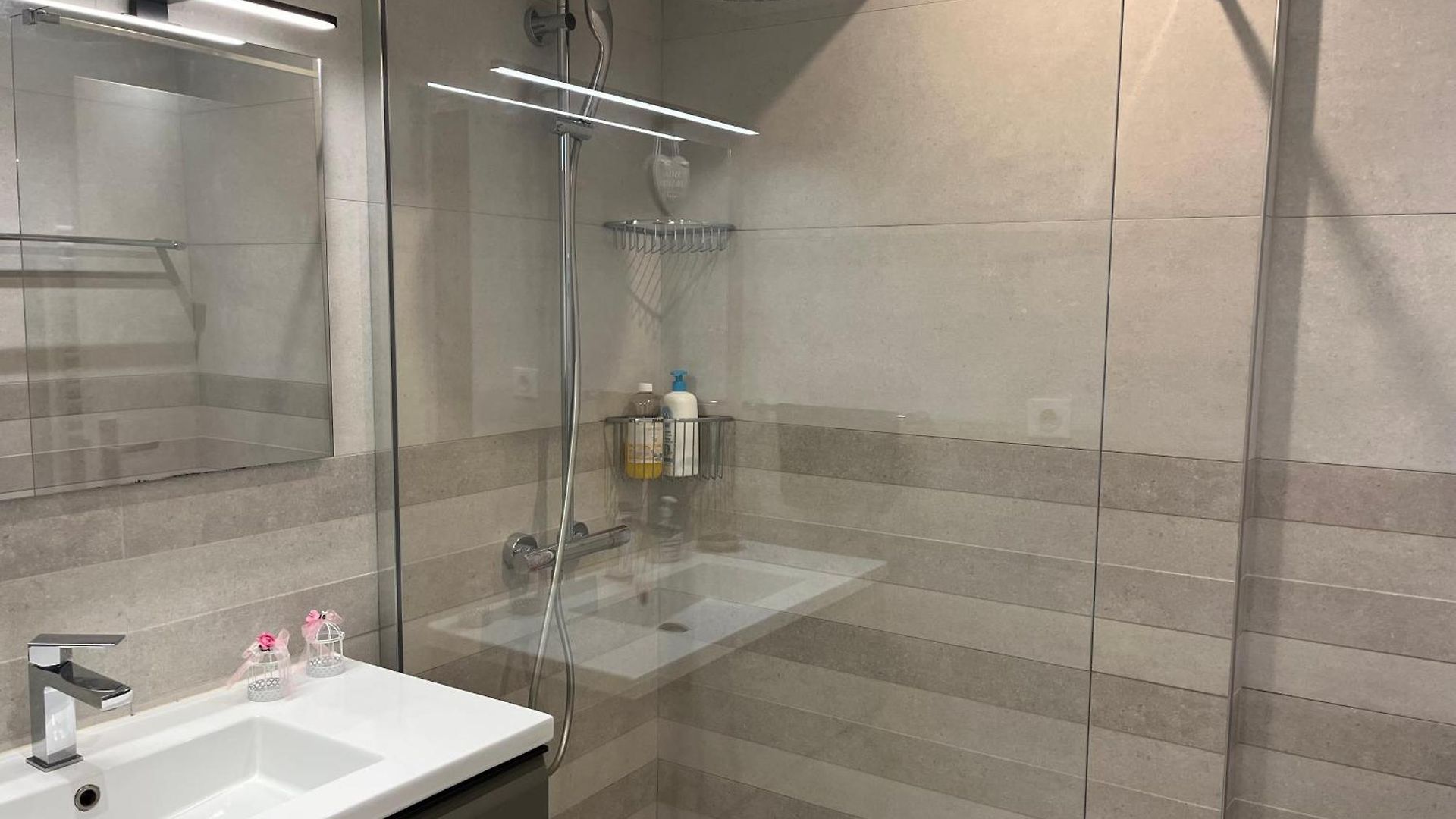 Appartement Très Beau 3 Pièces Spacieux Lumineux Et Climatisé