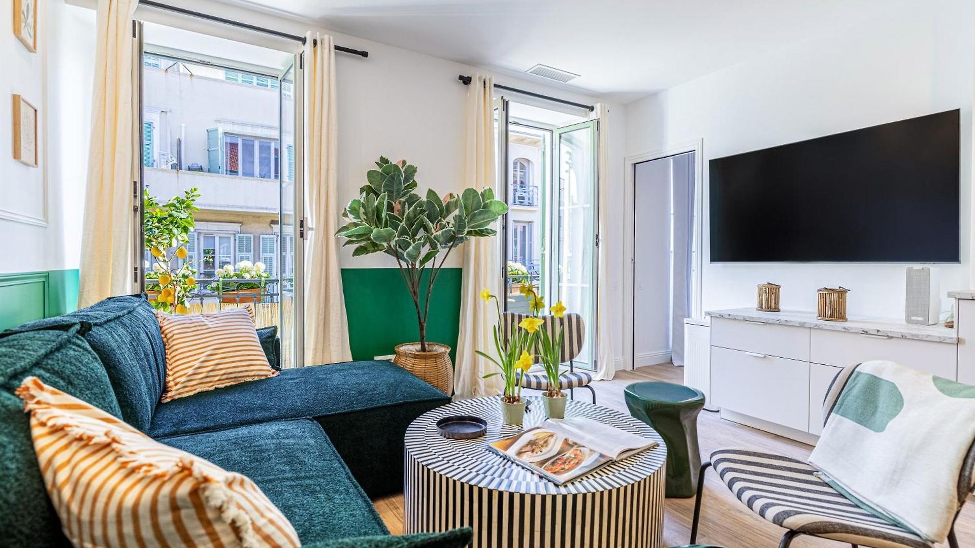 Appartement New! Remodeled & Spacious 4 Bedroom - 3 Bath - Heart Of - Ac In - With A Large Elevator Nice